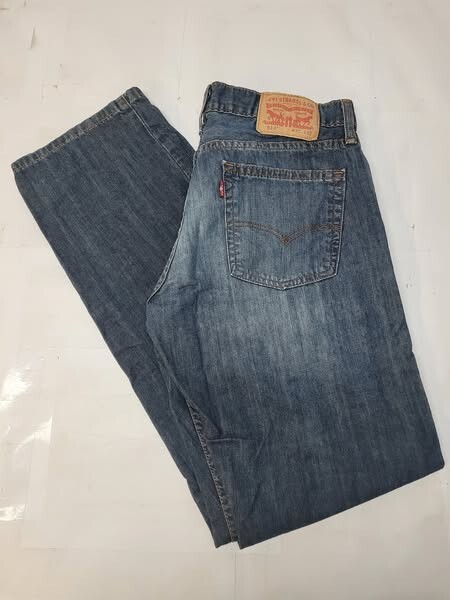 Levi’s 514 blue jeans size 32 x 32 / we4349 r4 d5