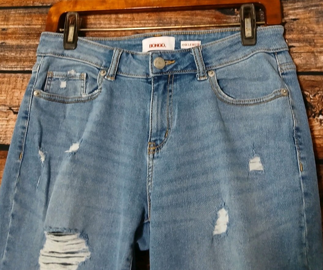 BONGO Jeans Size 10 Ankle Biter Blue Denim Distressed Stretch Mid Rise Capri