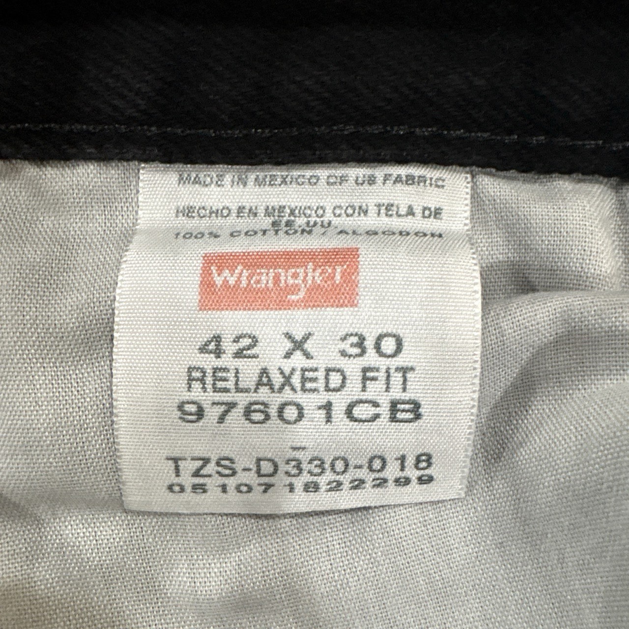 Wrangler Men’s Black Dark Wash Straight Relaxed Fit Mid Rise 5-Pocket Jeans
