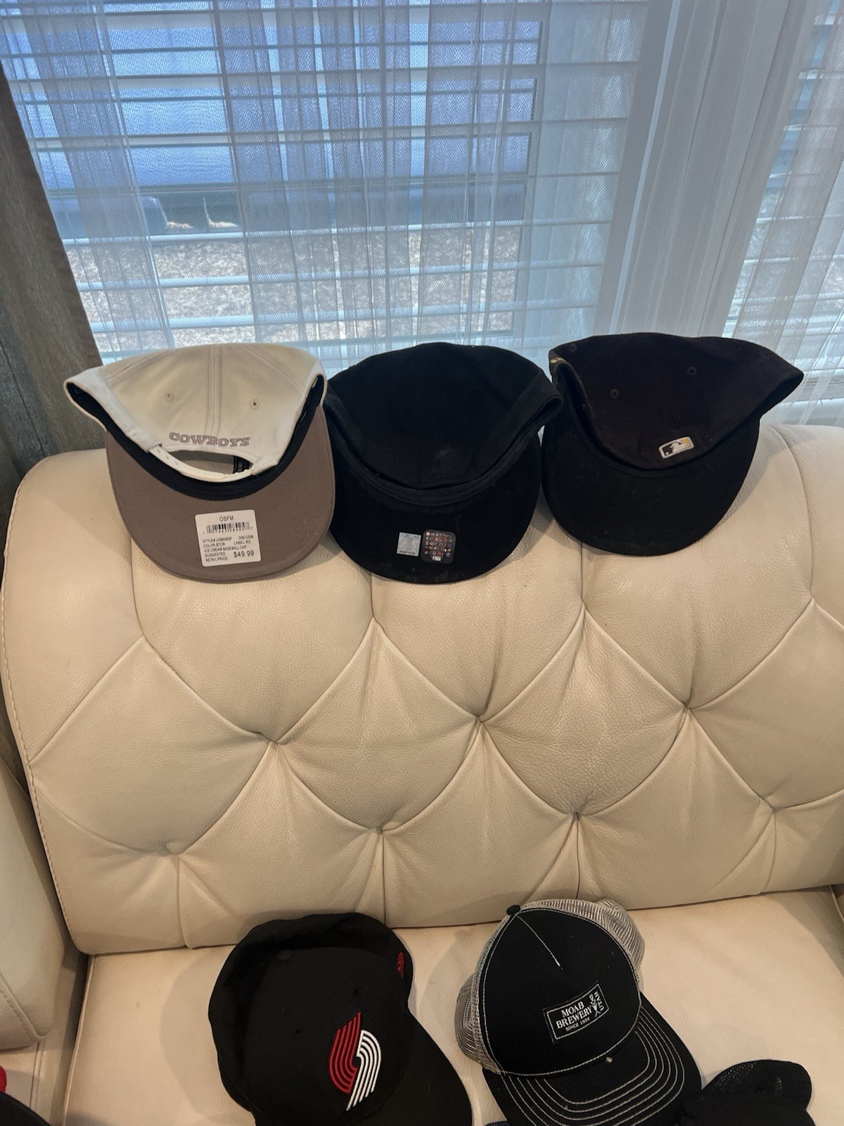 Huge Hat Collection – 41 Caps (Carhartt, MLB, NFL, Vintage)”