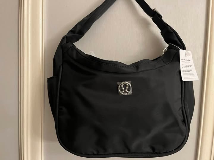 NEW Lululemon City Essential shoulder bag 4L Black