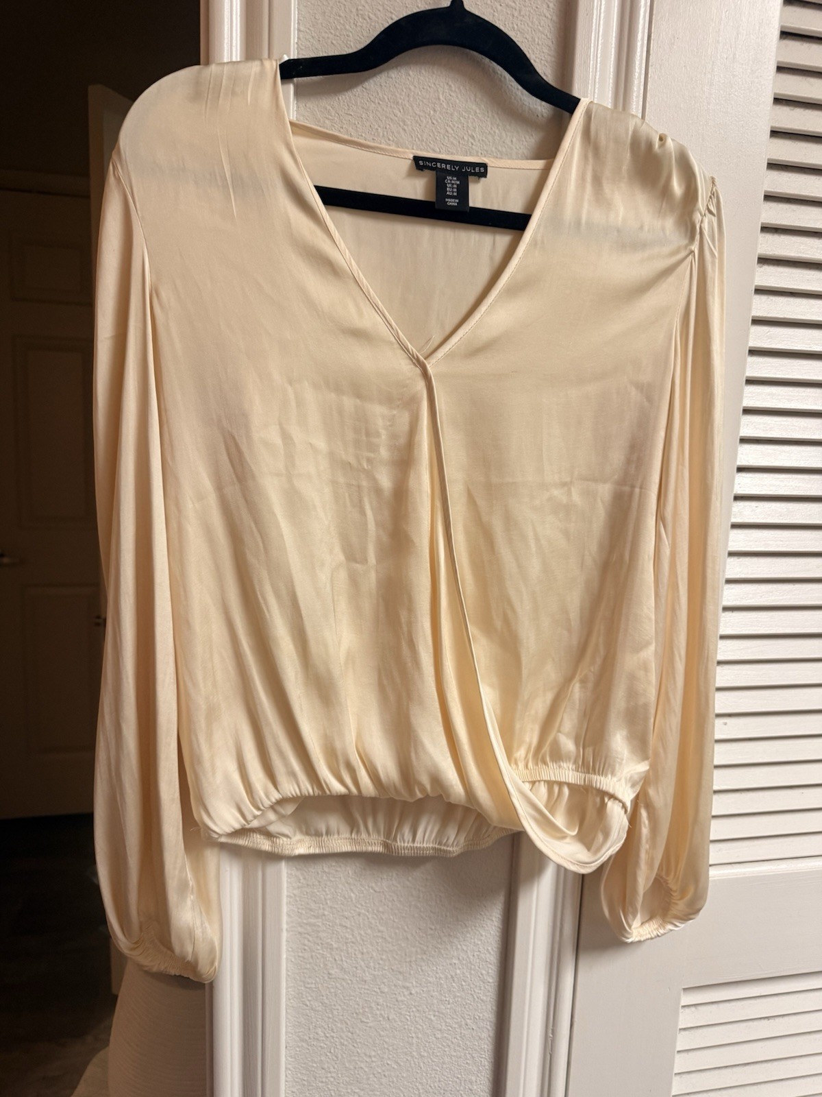 Sincerely Jules Women’s Ivory Satin V-Neck Puff Long Sleeve Draped Blouse M