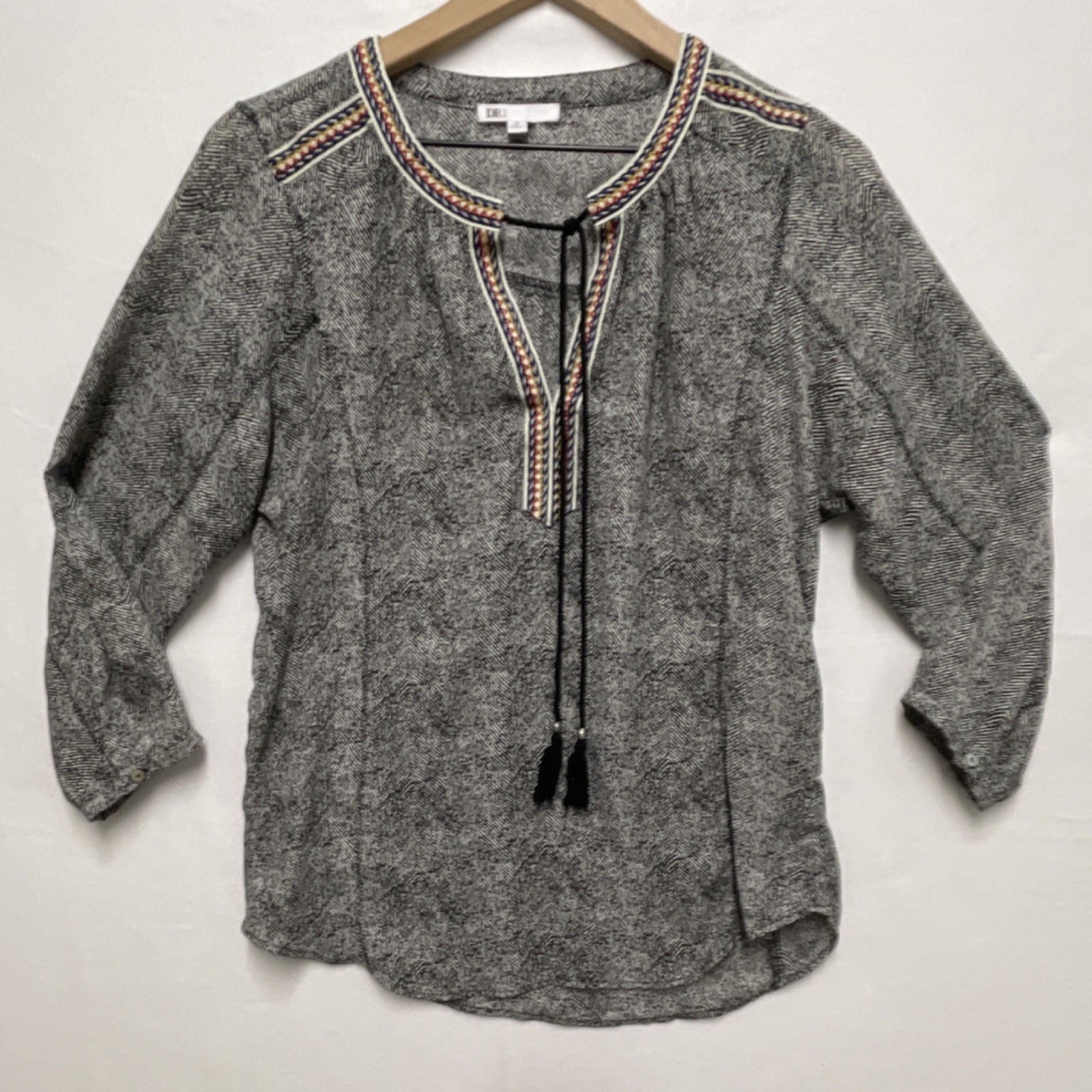 DR2 Women’s Embroidered Tasseled Split V-Neck Tunic Blouse M *FREE SHIPPING