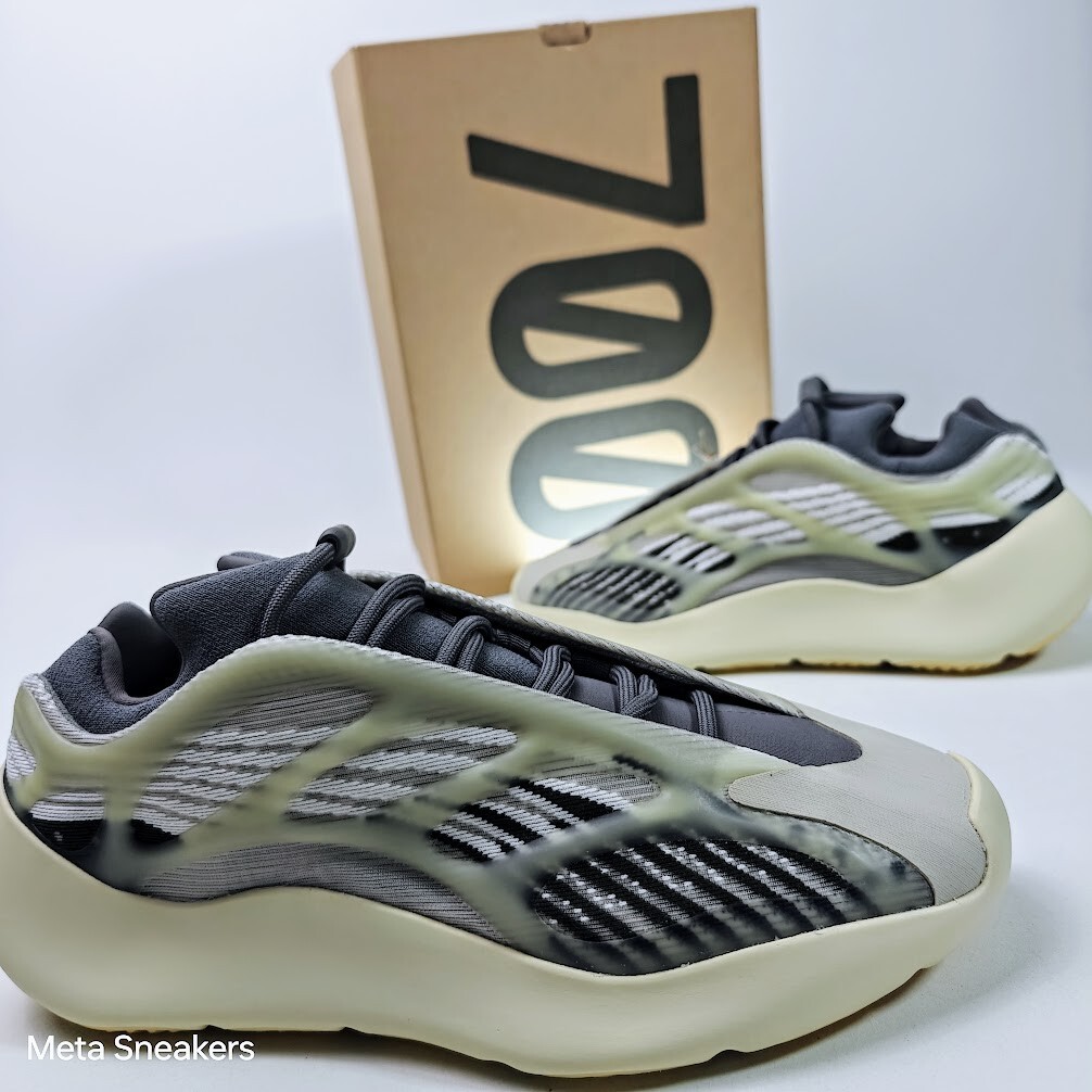Adidas US 10 Men’s Fade Salt Grey Cream Streetwear Yeezy 700 V3 ID1674 New