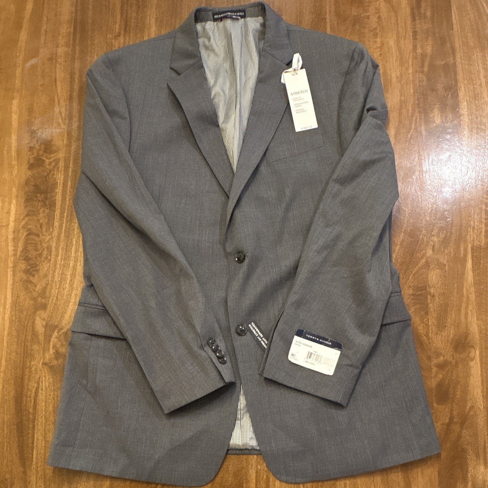 NWT Tommy Hilfiger Gray 46 Long Suit Top Single-Breasted and Padded Shoulders.