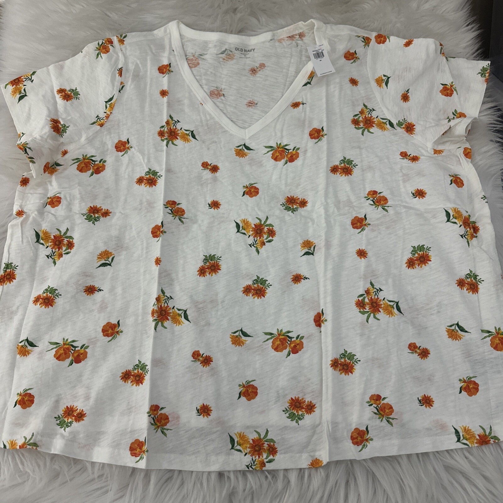 Old Navy Everywear Tee 3X v-neck white floral boho timeless short sleeve
