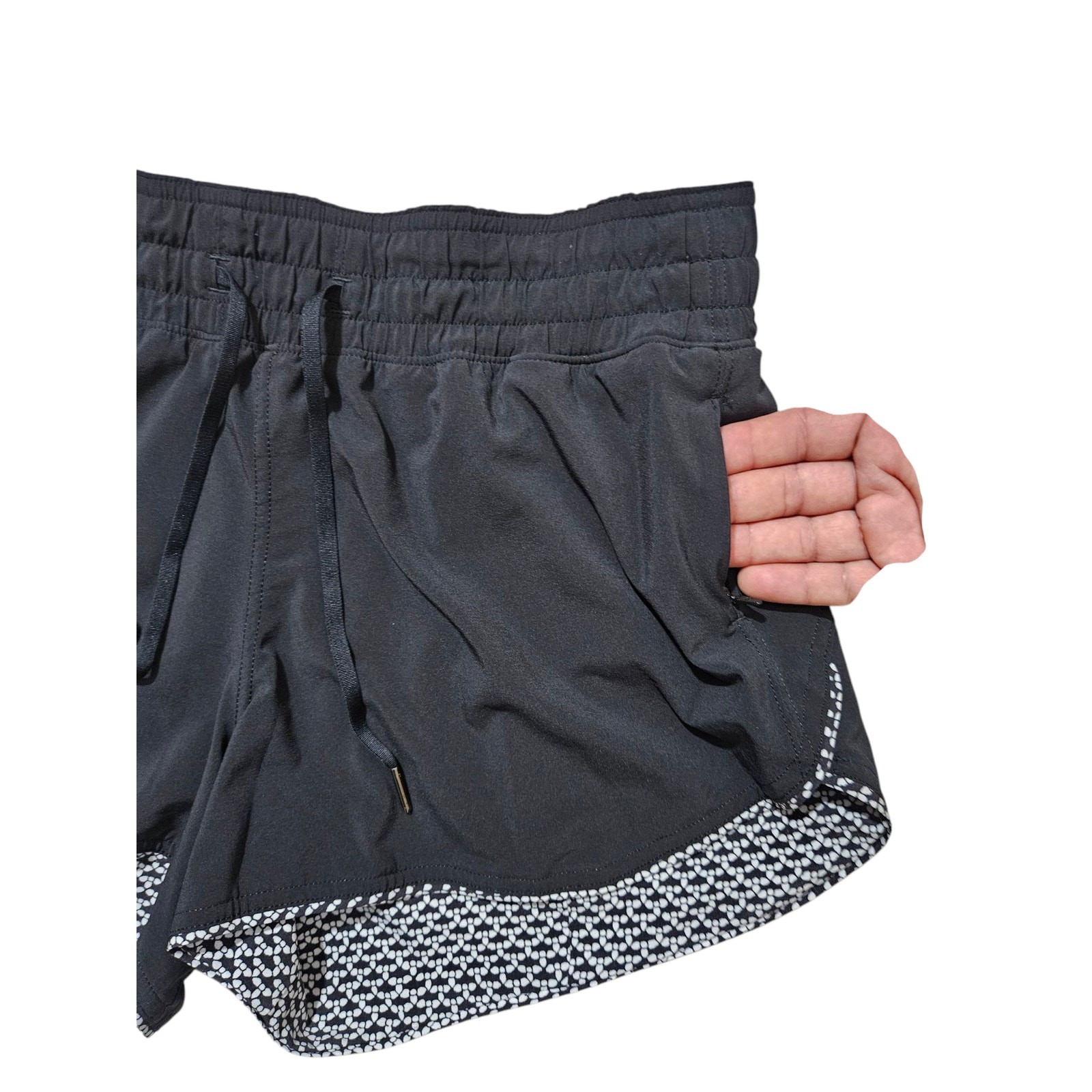 Lululemon womens Choose A Side Short *3″ Black / Monochromic Black shorts size 6