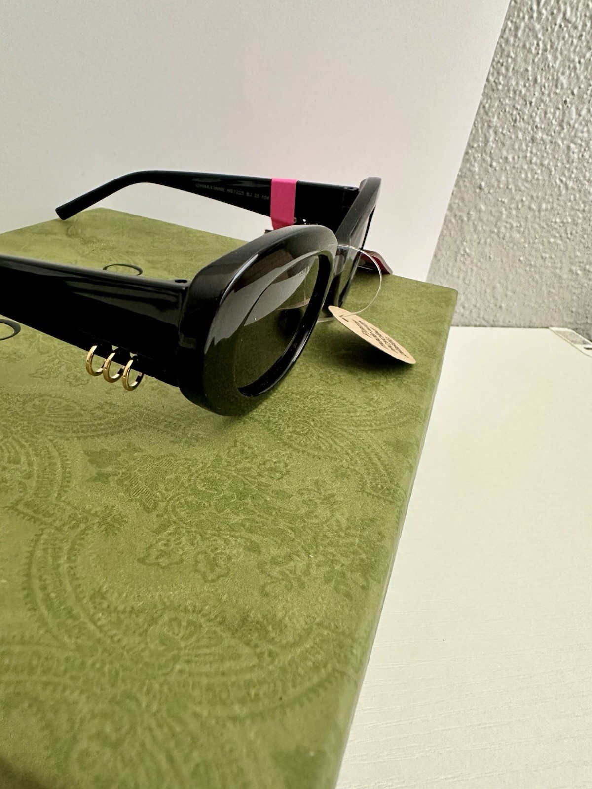 Betsey Johnson Black Oval Sunglasses Gold Detail Retro Y2K UV400