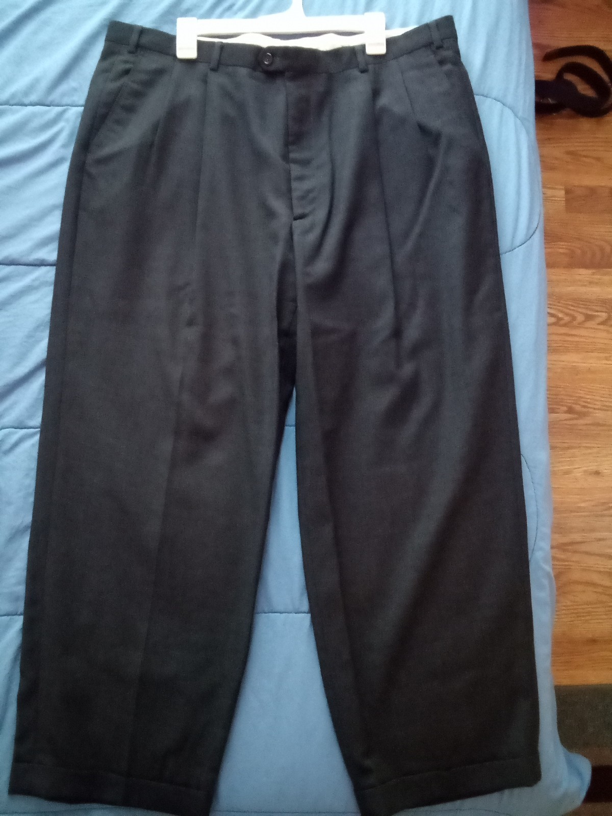 Pronto Uomo Men’s Suit, 44 Regular, 43×30 pants, Charcoal, Made In Italy.