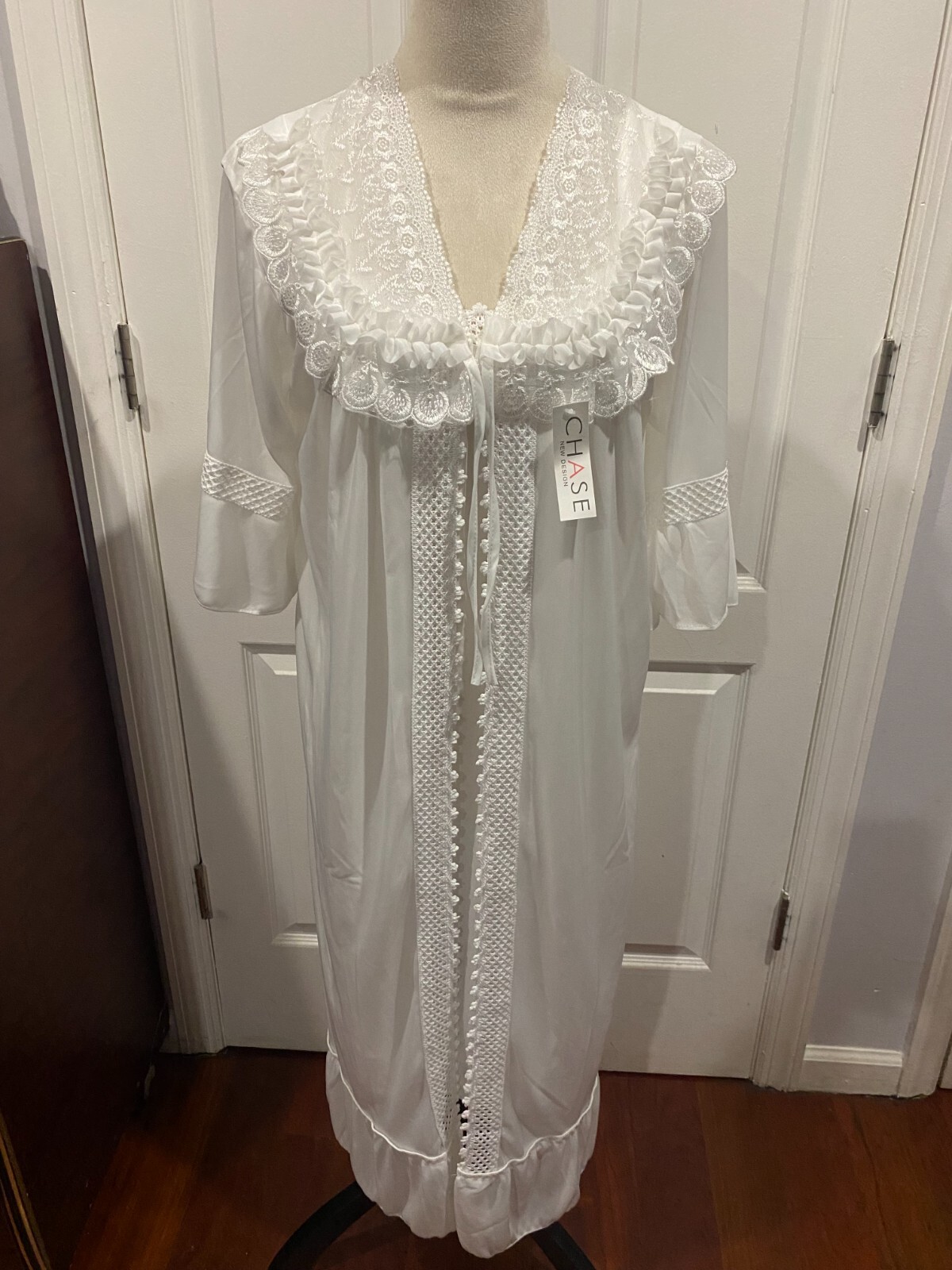 Silky Sleeveless Nightgown w/Robe Embroidery Lace Floral Design White Size XL