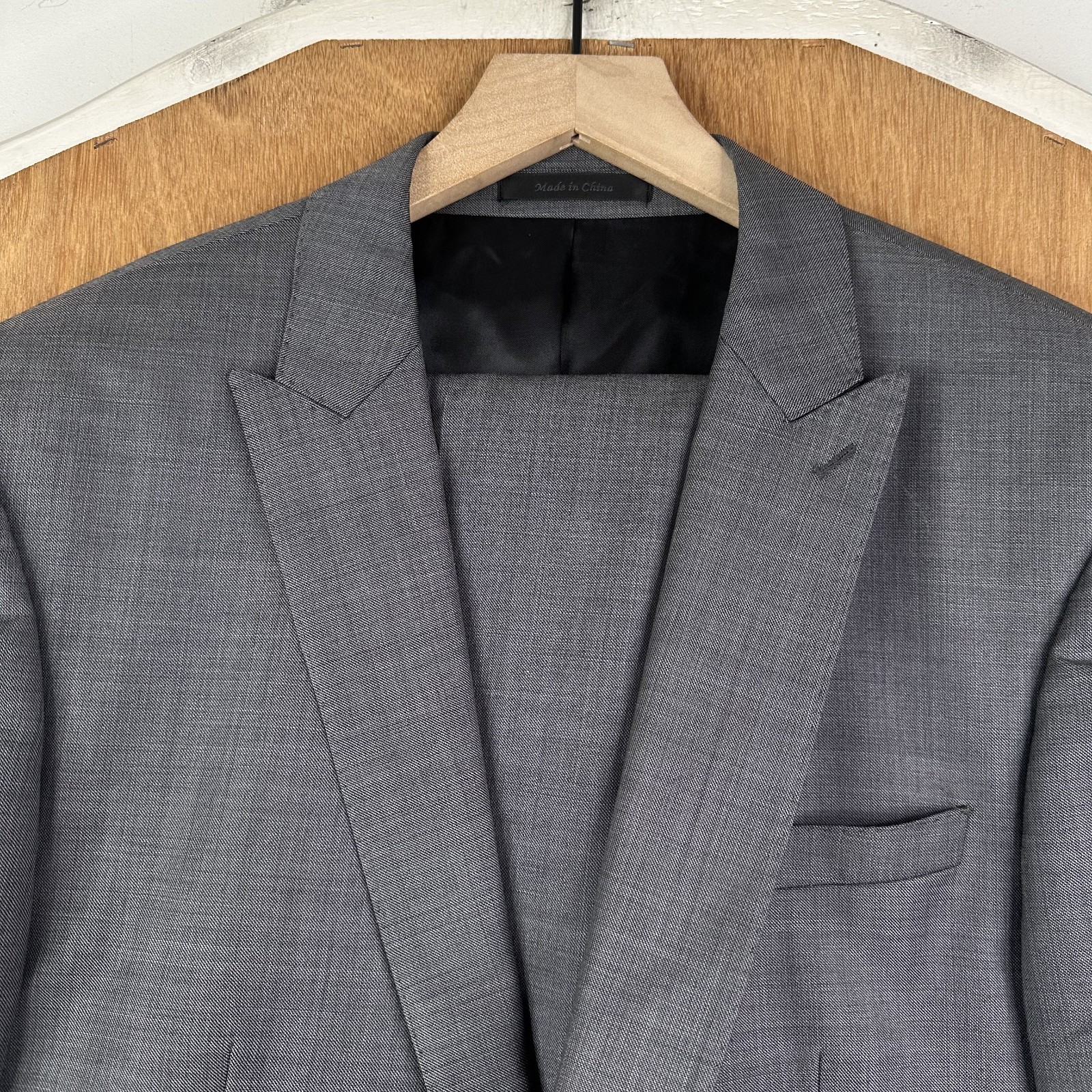Calvin Klein Suit Mens 42R Gray 2 Button 100% Wool Pants 34×30 Peak Lapel