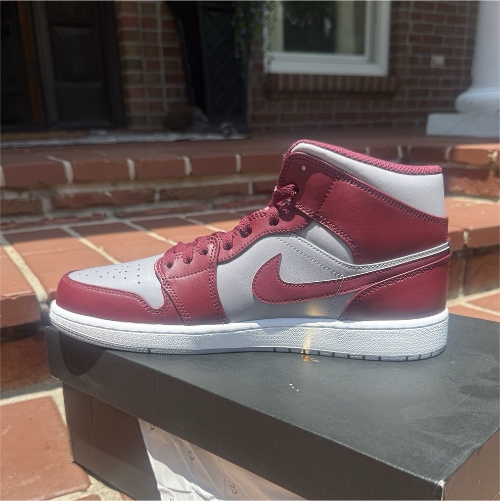 Jordan Air Jordan 1 Mid Cherrywood Red/White Mid Top 2022 DQ8426-615