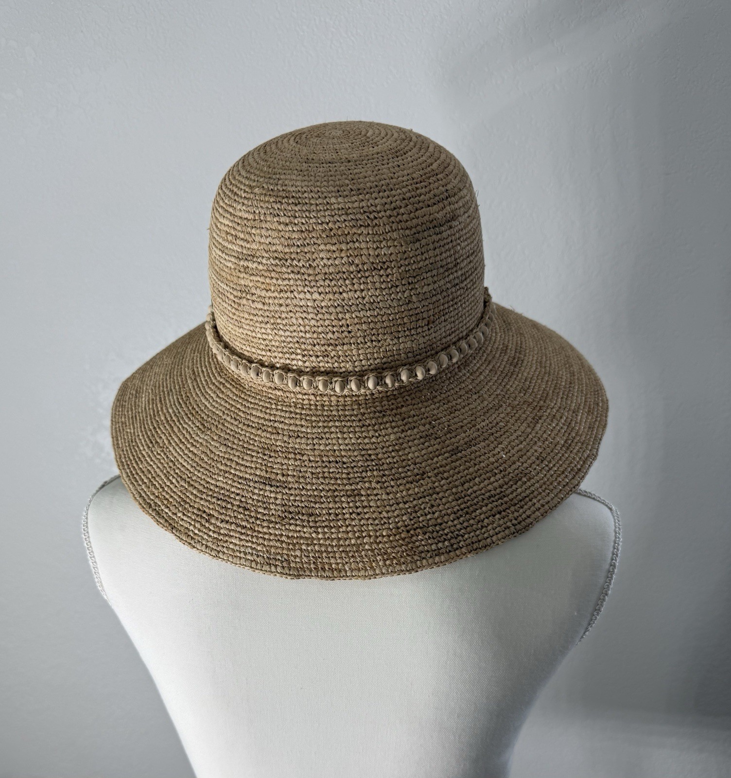 Sun ‘n’ sand Beige Straw Sun Hat Wide Brim UPF 50+ Bow Shell Accent