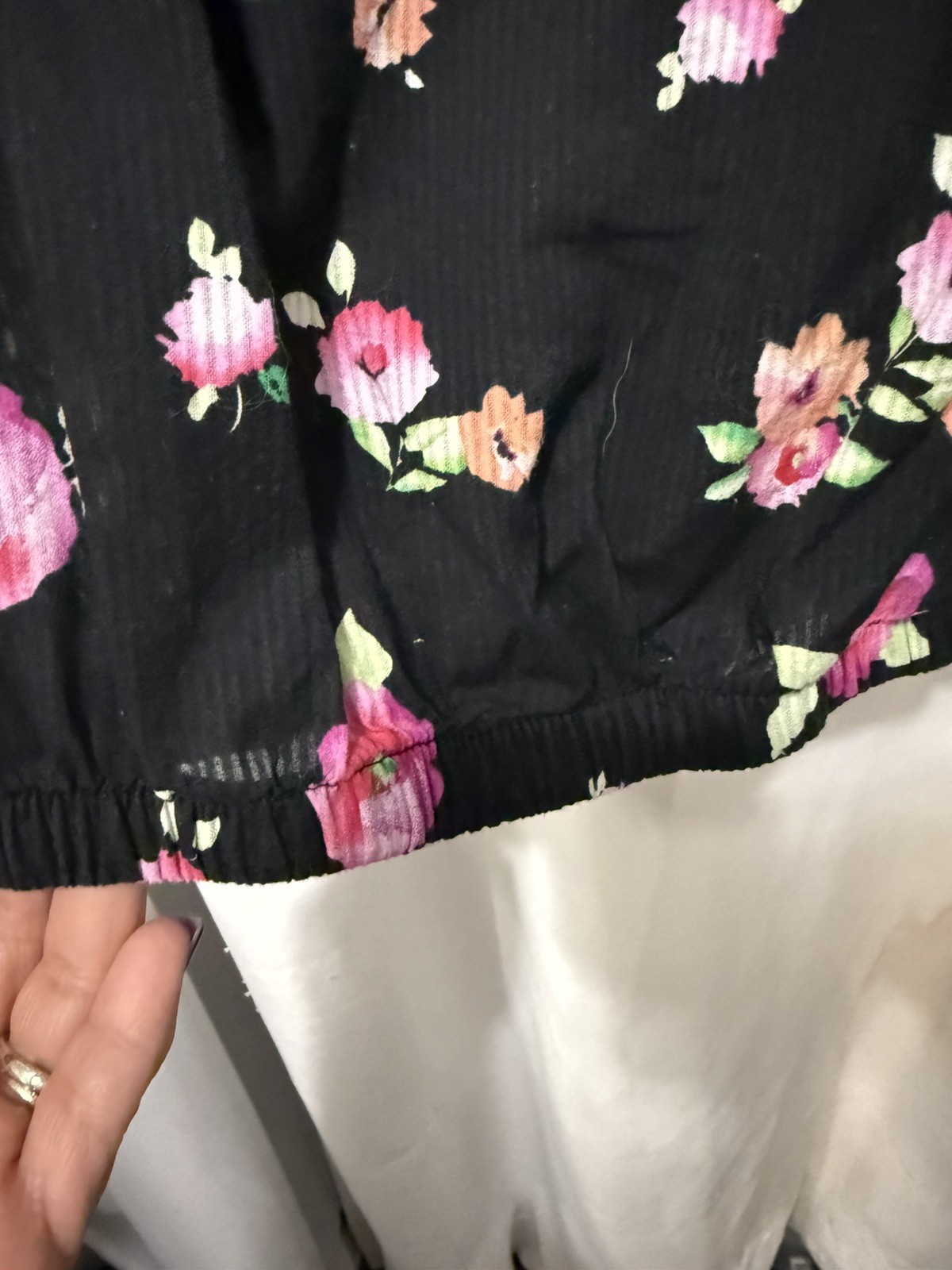 Torrid Blouse Top Plus Size 1 Black Pink Floral Pleated Cap Sleeve Scoop Neck