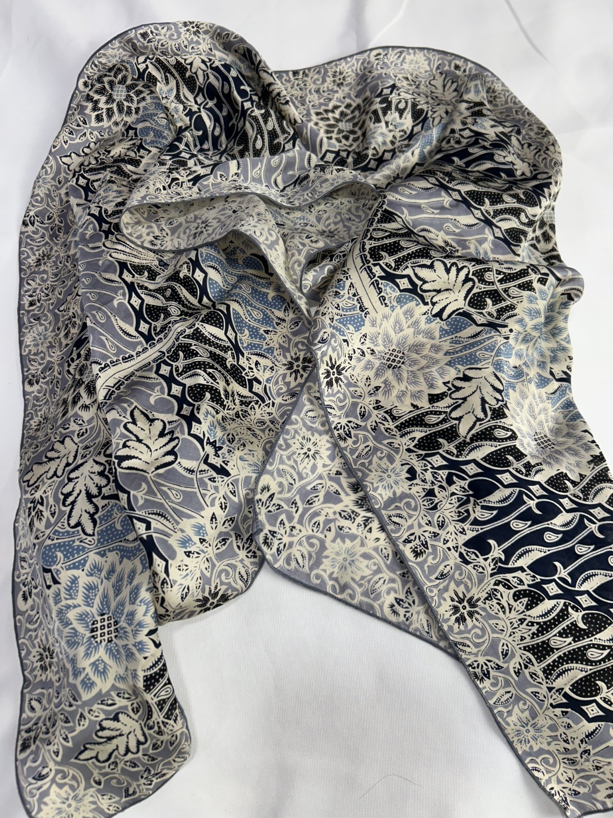 Batik Wayang Singapore 100% Silk Scarf Blue Batik Print New Boxed Gift