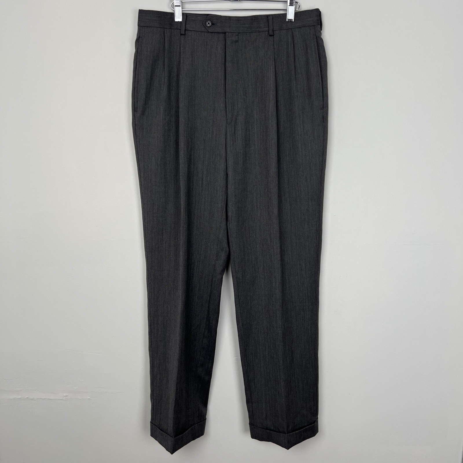 Jos A Bank Mens Charcoal Gray Herringbone Suit 2 Piece 2 Button Jacket Pants L40
