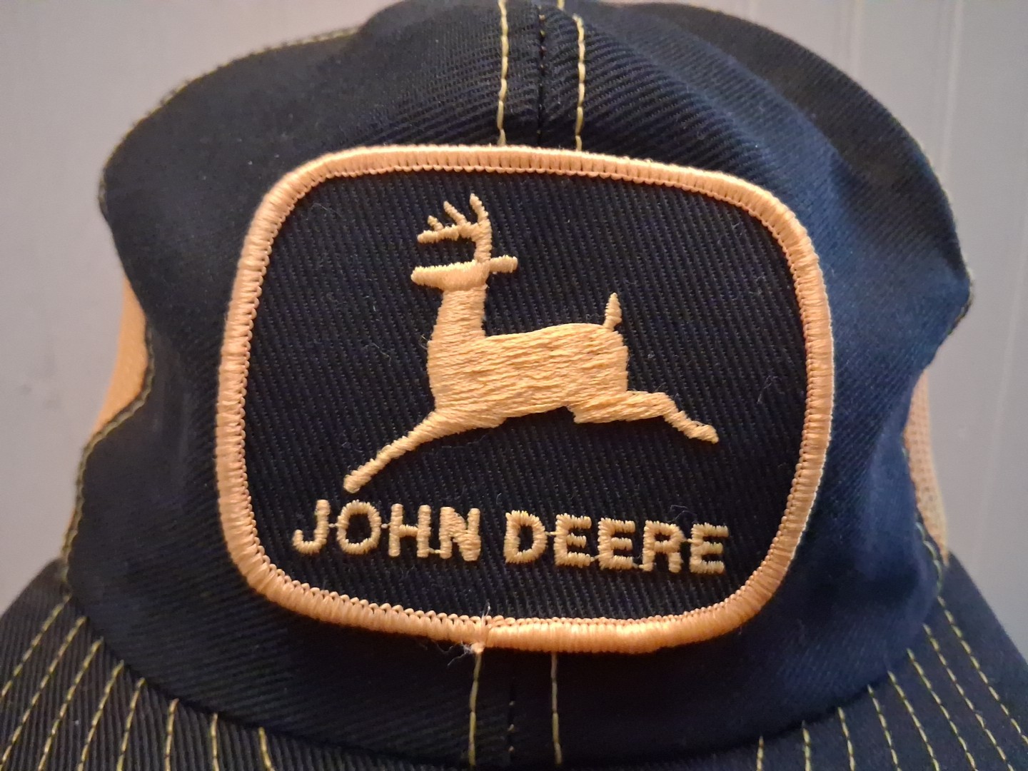John Deere Vintage Trucker Hat Snapback black w/ Yellow Mesh Louisville MFG Co