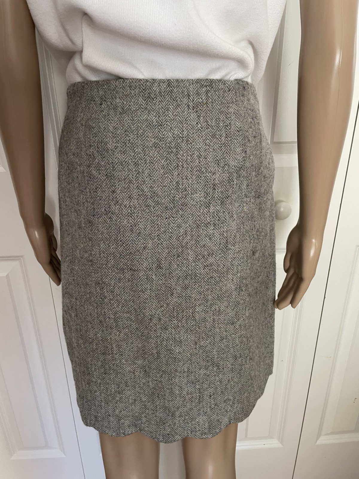 Talbots 12P Gray Herringbone Wool Viscose Blend Scalloped Hem Pockets Skirt