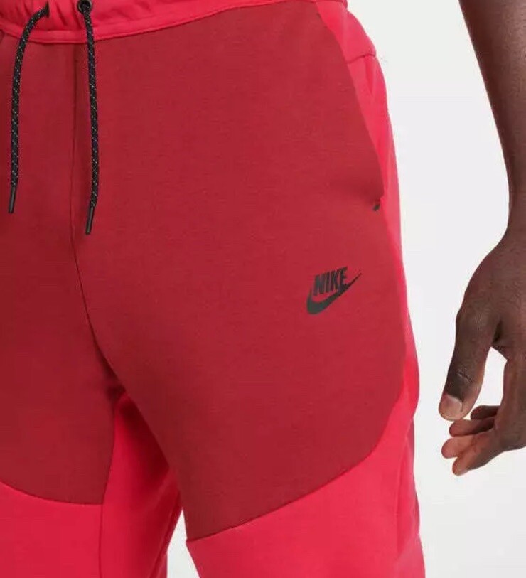 Nike Sportswear Men’s Tech Fleece Joggers Very Berry Red Black CU4495-643 Size L