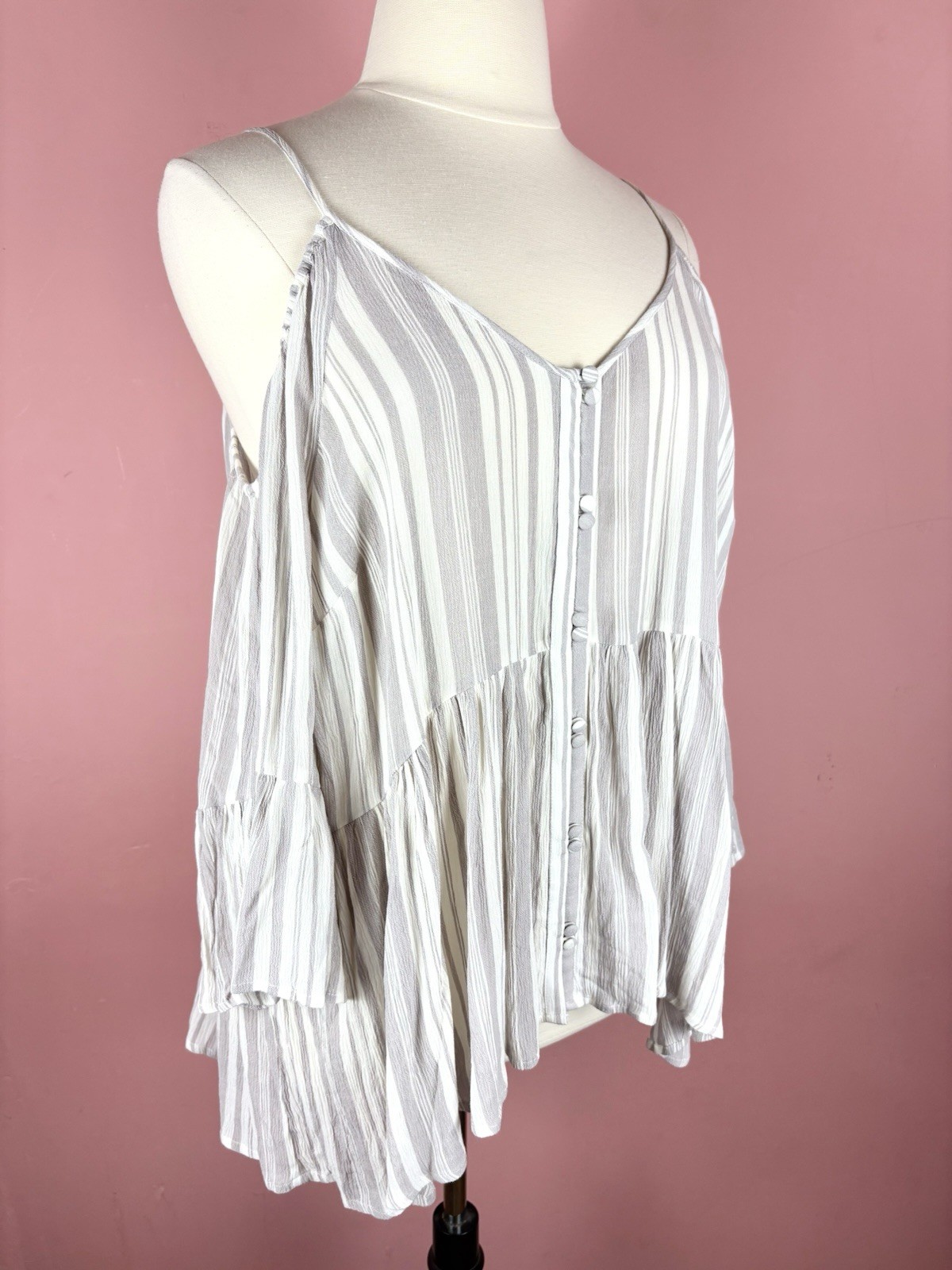 Torrid Babydoll Crinkle Blouse Top Womens Size 3 3X White Beige Open Shoulder