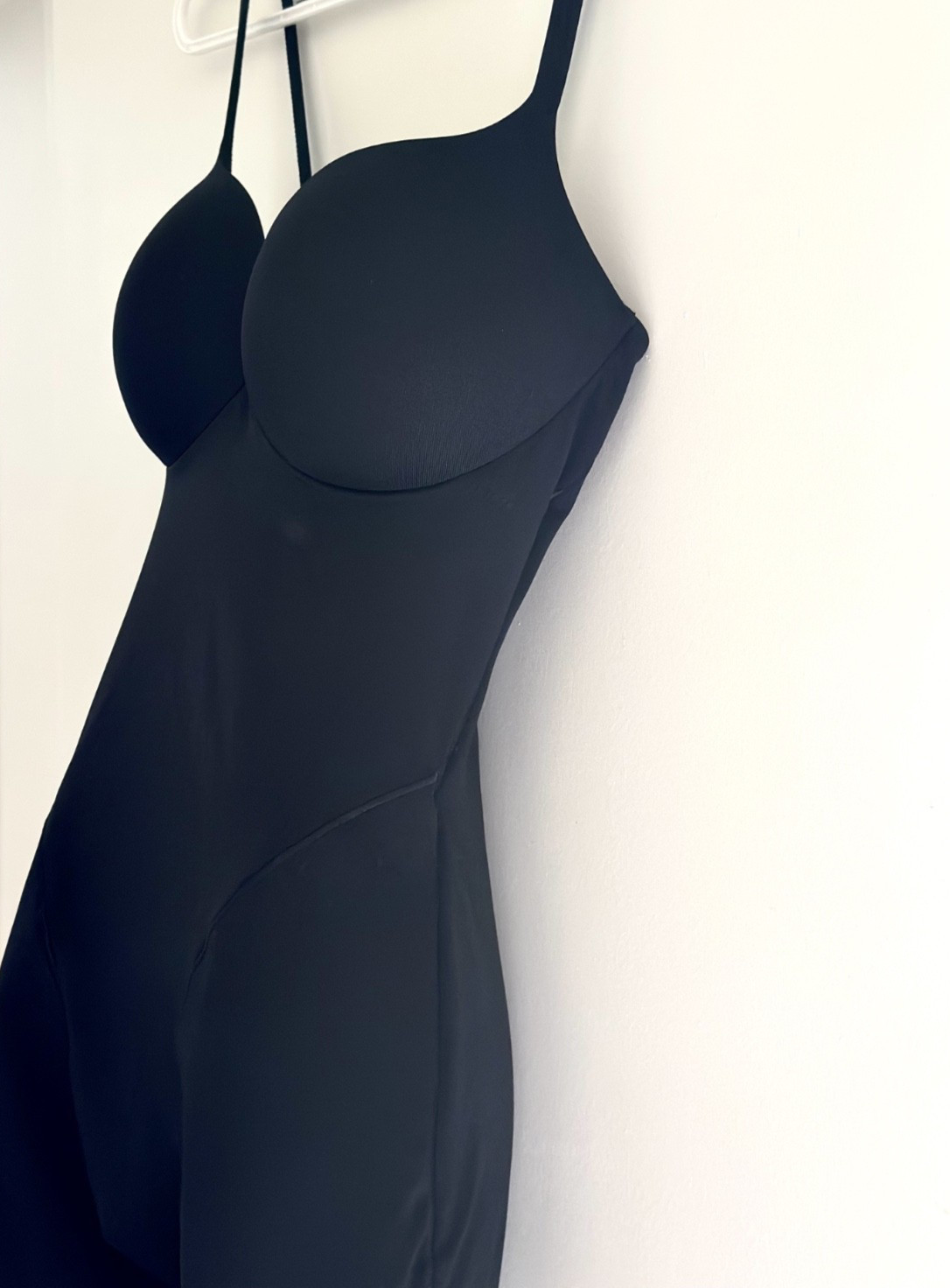 SKIMS ULTIMATE BODY BUTT AND HIP ENHANCING PLUNGE CATSUIT w/ TAGS ONYX L Disc,,,