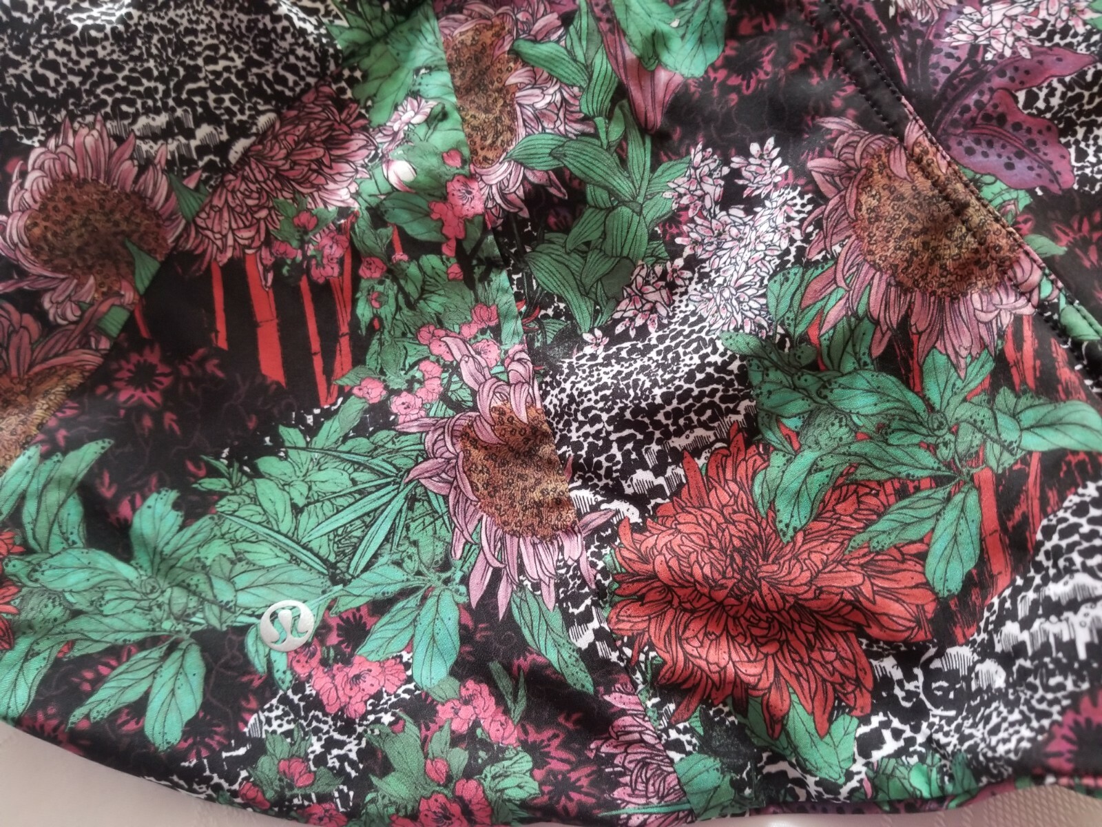 Lululemon Choose a Side Reversible Shorts Size 6 Burgundy/Multi- Color