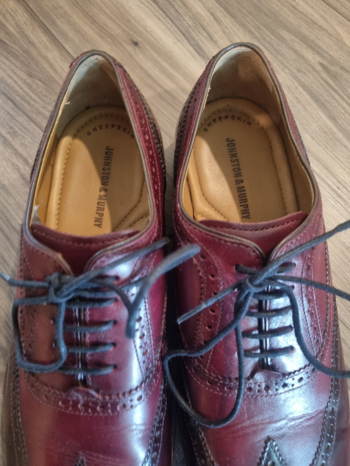 Johnston & Murphy Nolen Wingtip Oxford Mens Size 9.5 Sheepskin Leather Oxblood