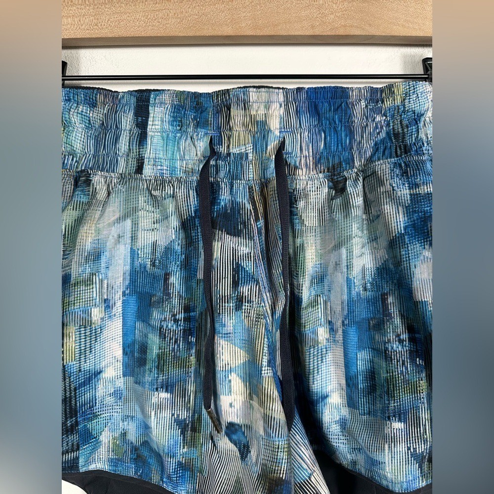 Lululemon Choose A Side Short 3″ Sun Dazed Blue Black Night Size 4 Reversible