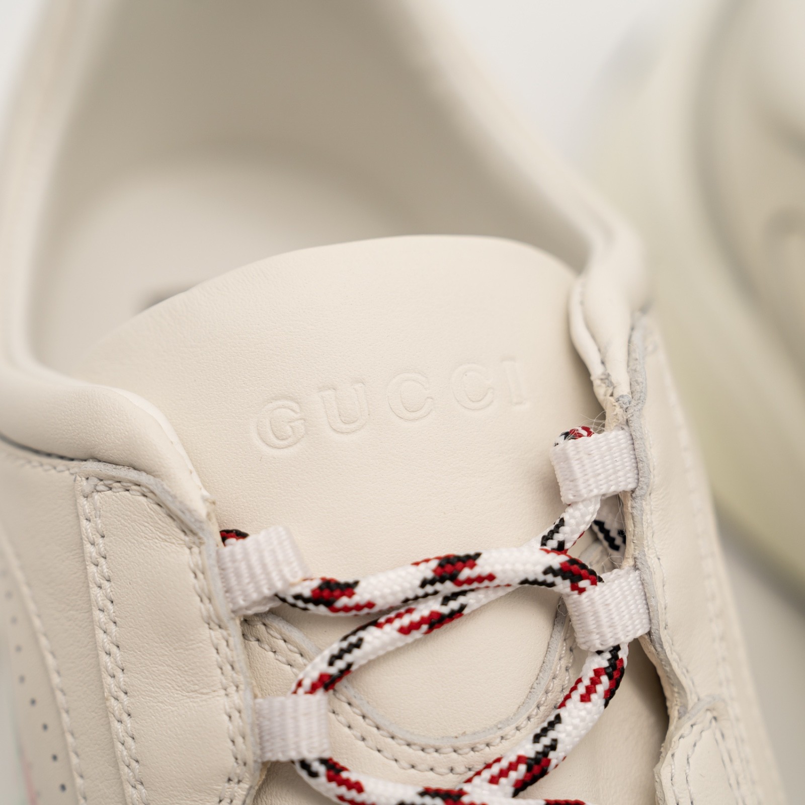 size 41eu 11 us Gucci Run Sneaker White Pink Turquoise Leather GG
