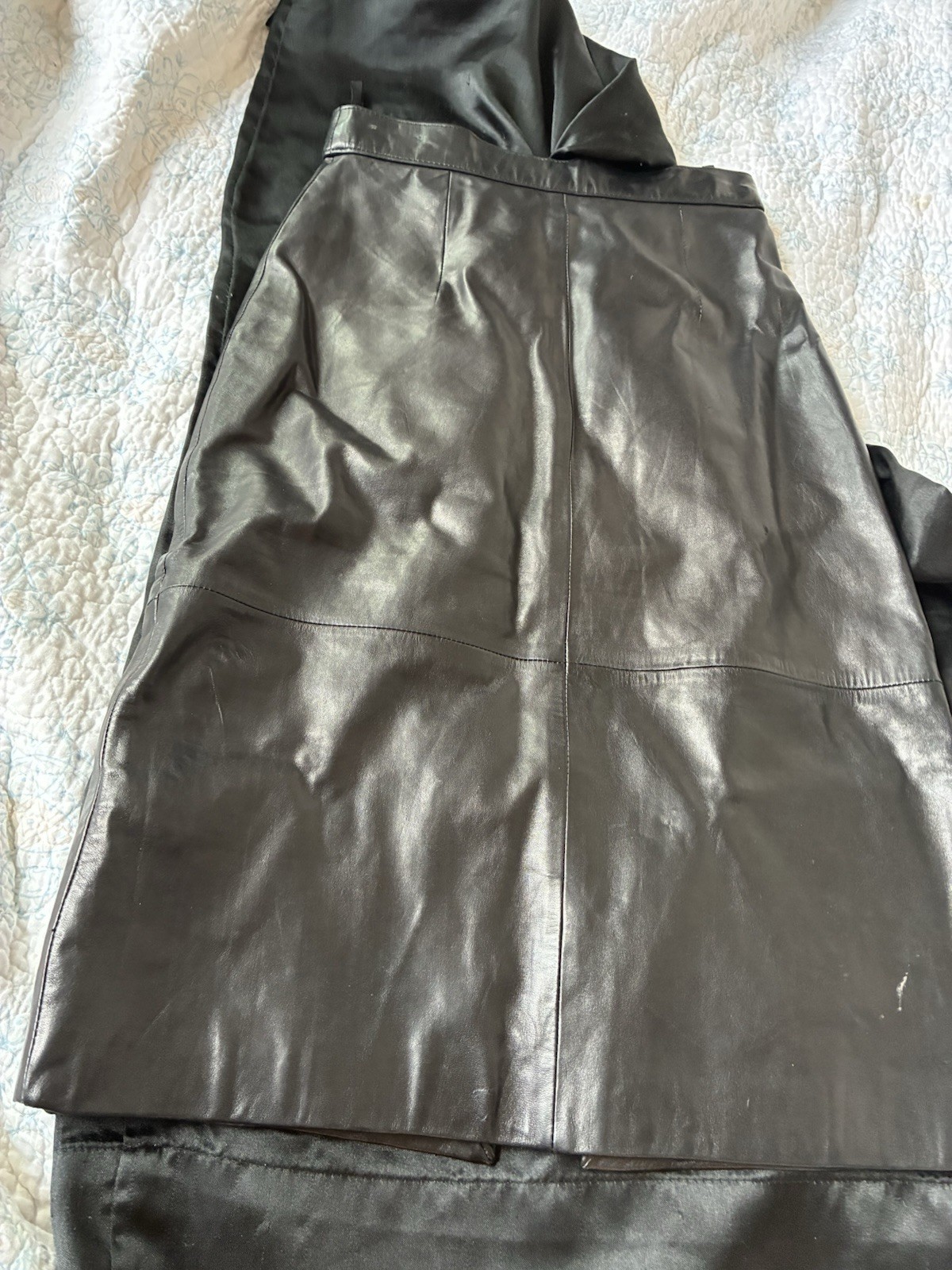 Verducci Black Solid Leather Pencil Skirt Lined Slit Button Closure Size 4