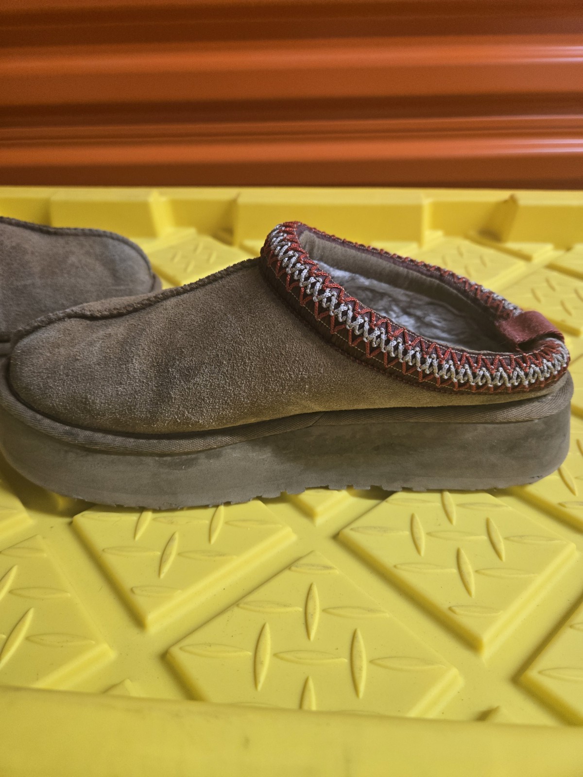 UGG Tazz Platform Slippers in the Chestnut colorway, Size 8