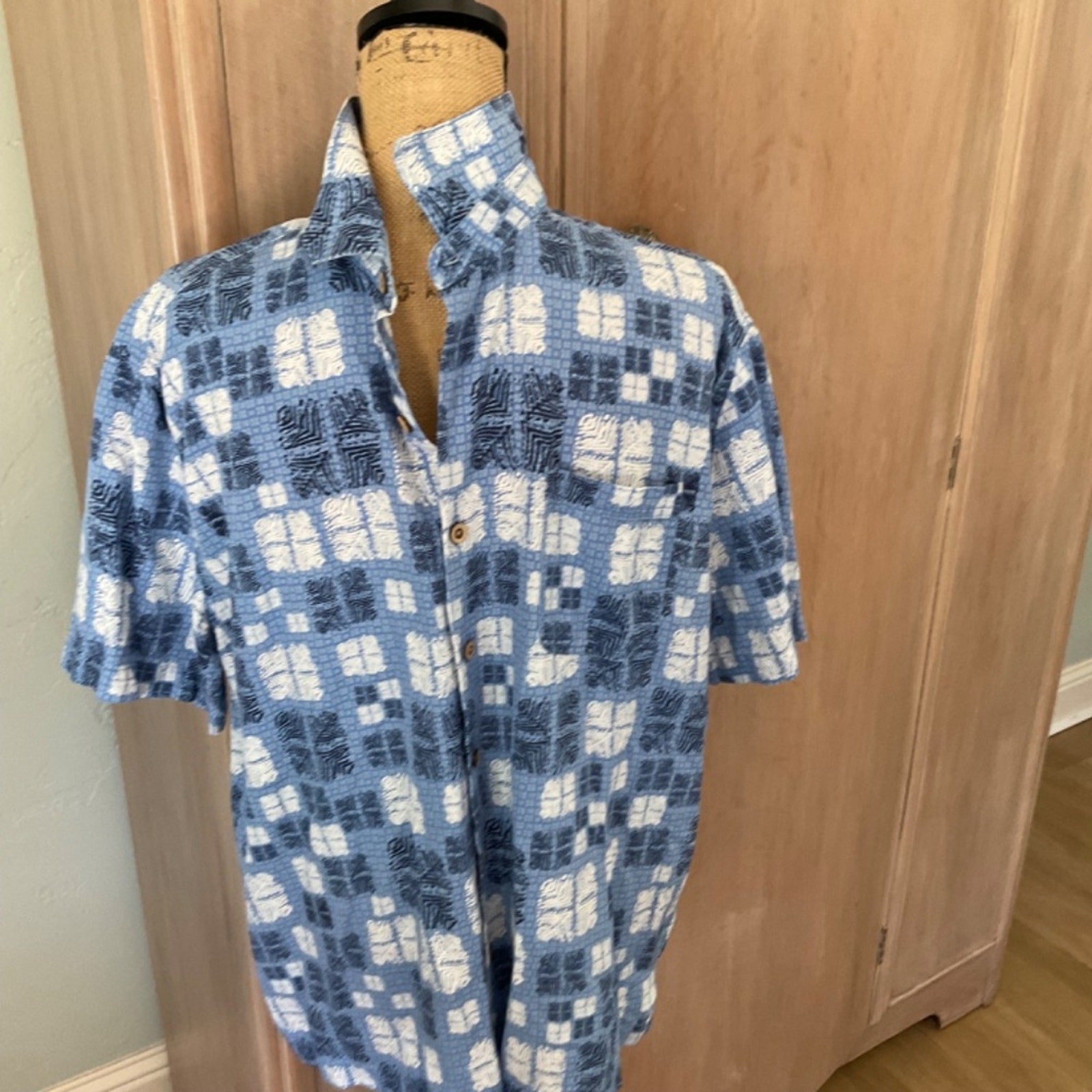 Nat Nast Button Blue 70% Silk‎ 30%Cotton Camp Shirt Sz L Hawaiian geometric