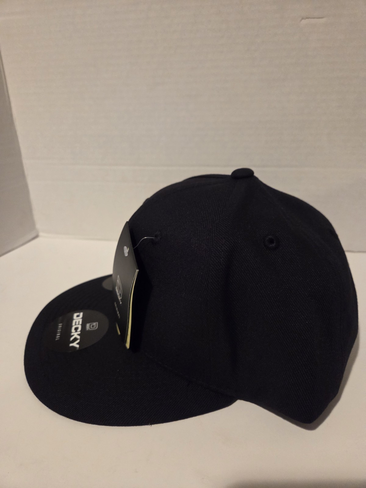 Decky 351 – Blank 2-Tone Snapback Hat, 6 Panel Flat Bill Polyester Black