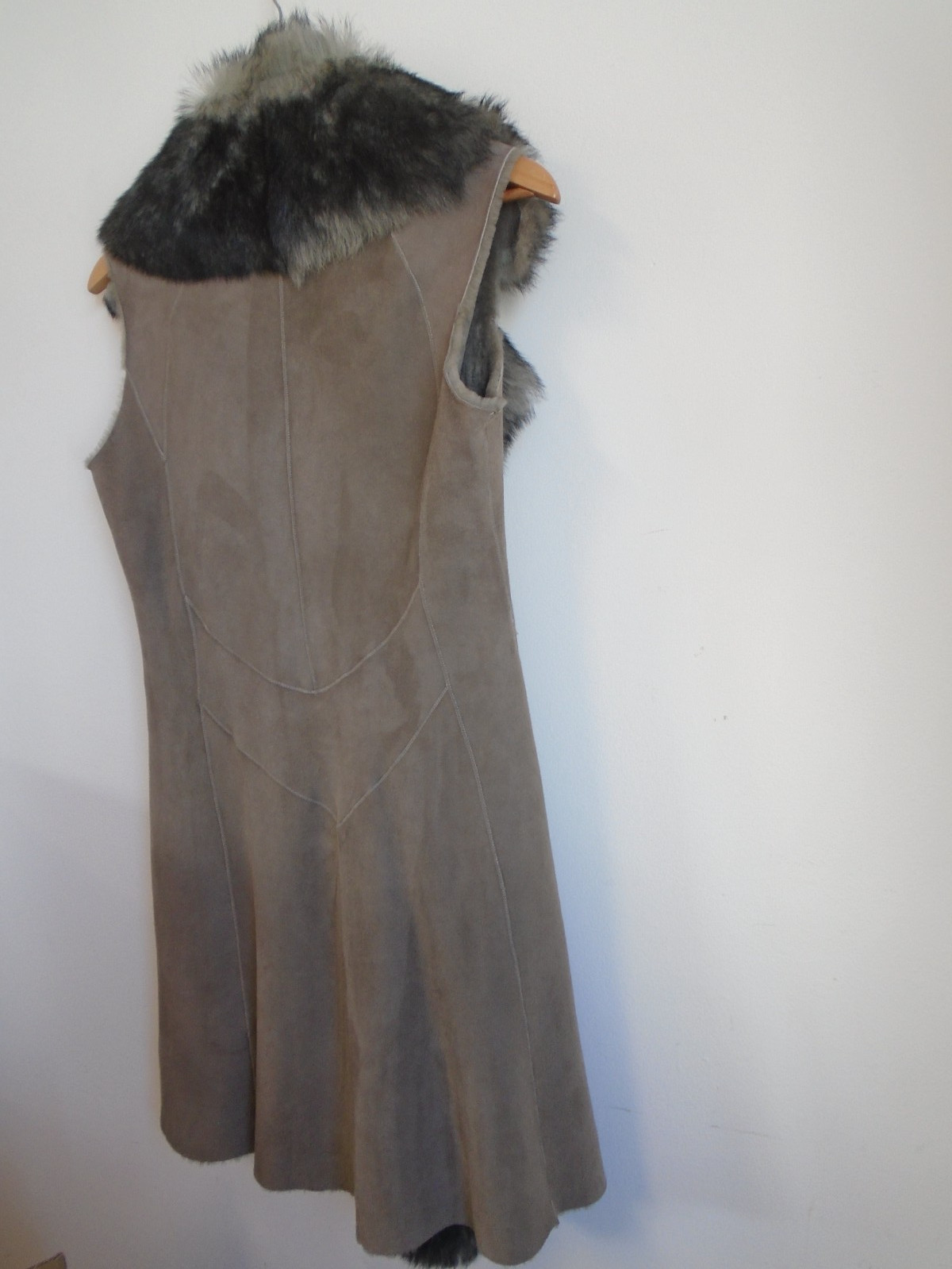 Dom & Ruby Genuine Sheepskin Suede Grey Gilet with Faux Fur Trim SIZE 10