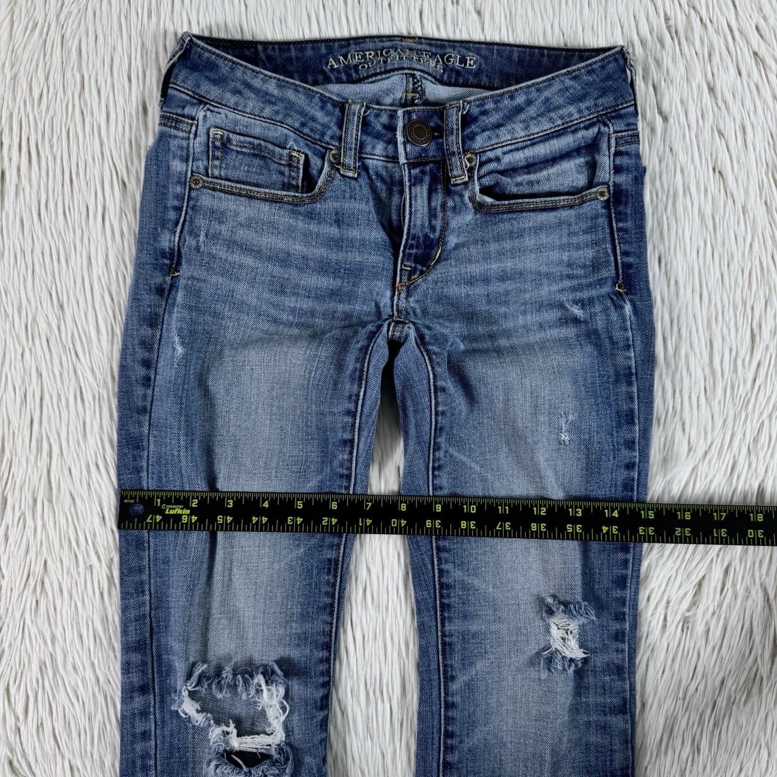 American Eagle Light Wash Distress Low-Rise Stretch Skinny Women’s Size 00 Short