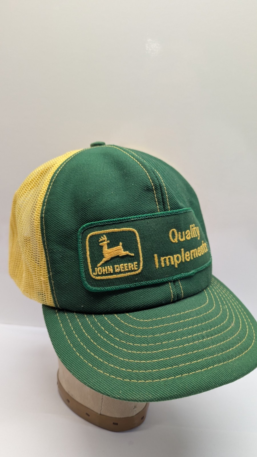 VTG JOHN DEERE LOUISVILLE MFG.CO MESH PATCH HAT JOHN DEERE QUALITY IMPLEMENTS