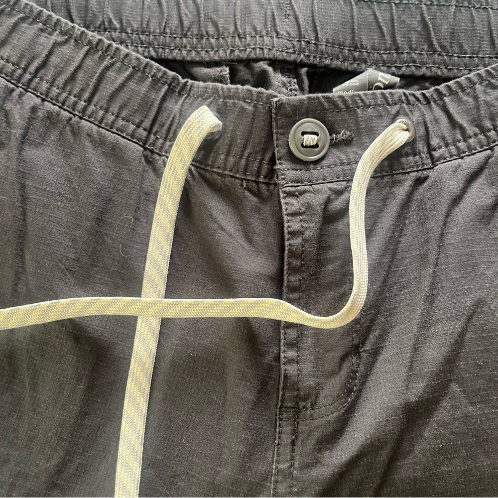 Vuori Black Ripstop Cargo Pants (Men’s Medium)