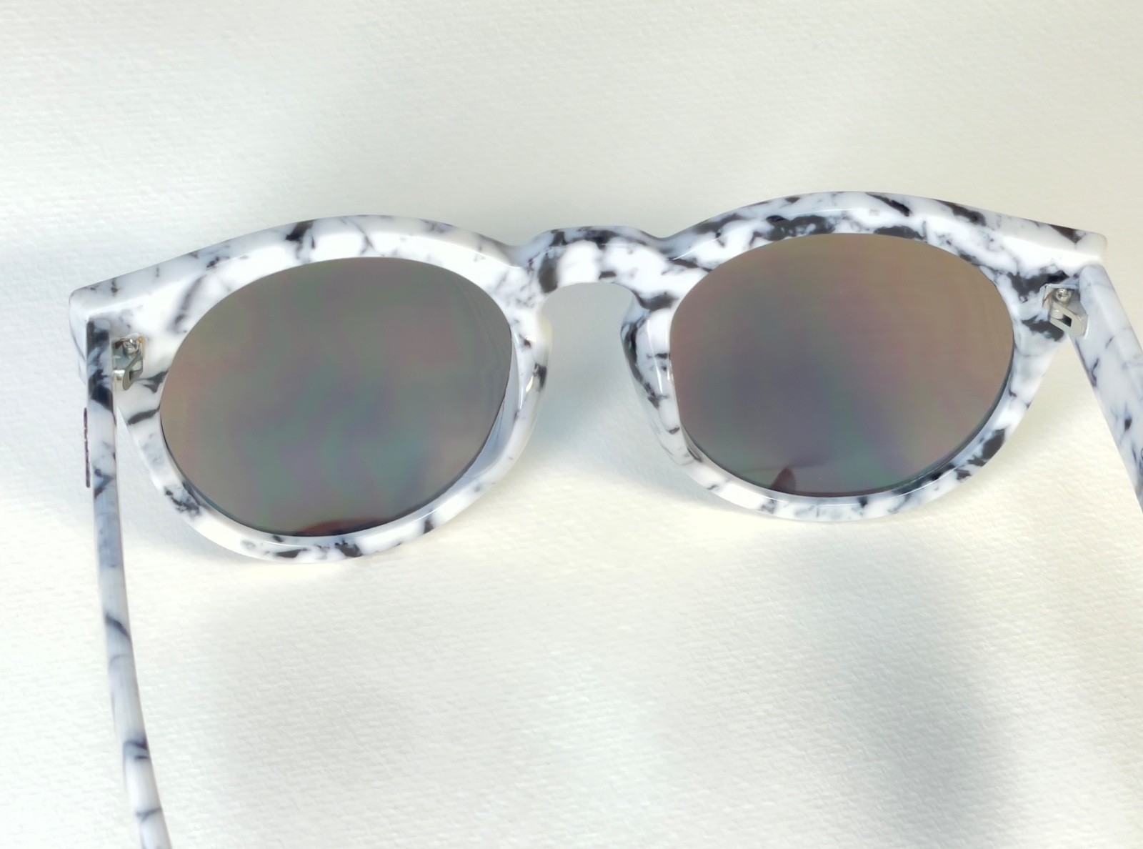 QUAY Australia Sunglasses HIGH EMOTION Blue Mirror Lens Cat 3 Marble Grey White