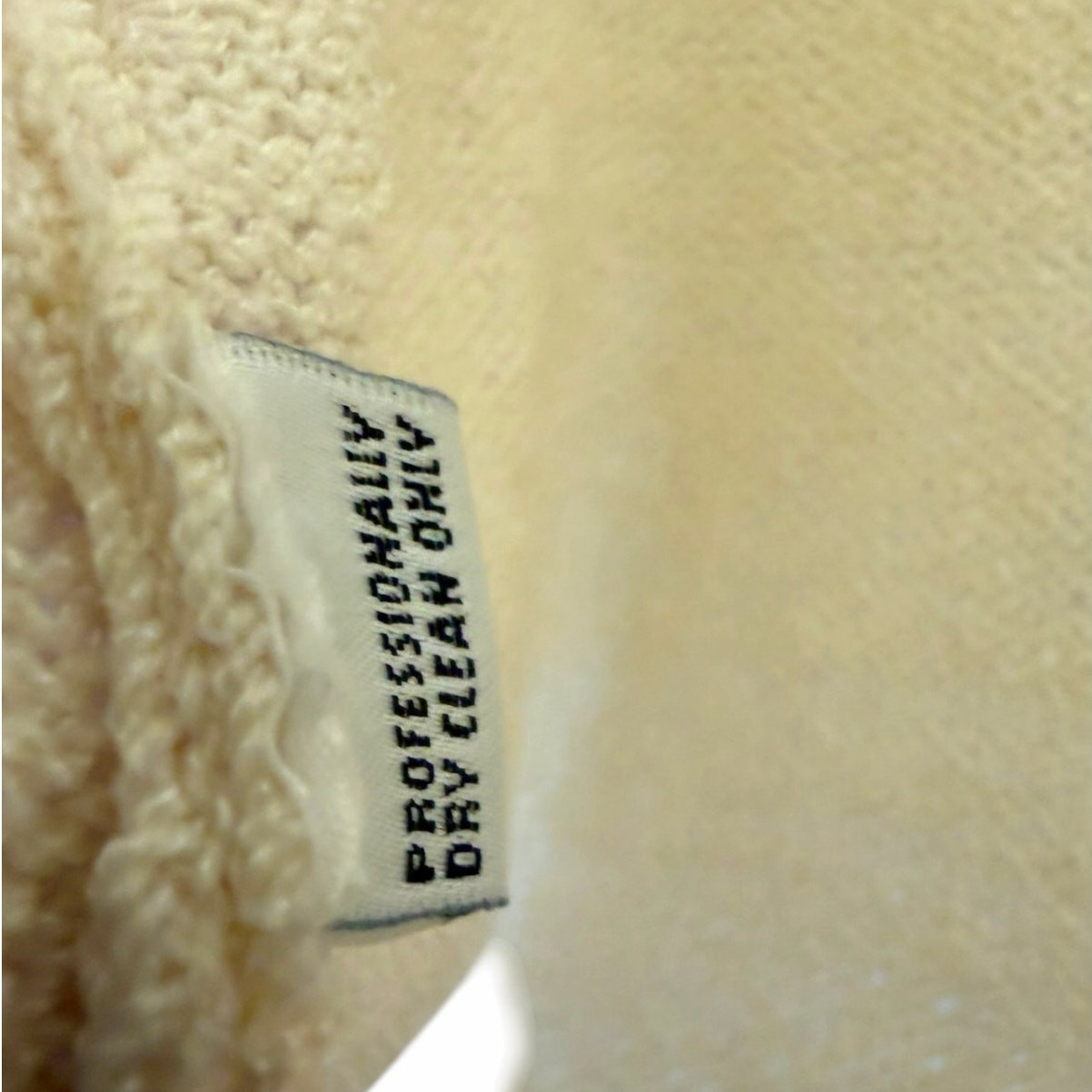 St. John Basics Cream Knit Short Sleeve Sweater Size Small