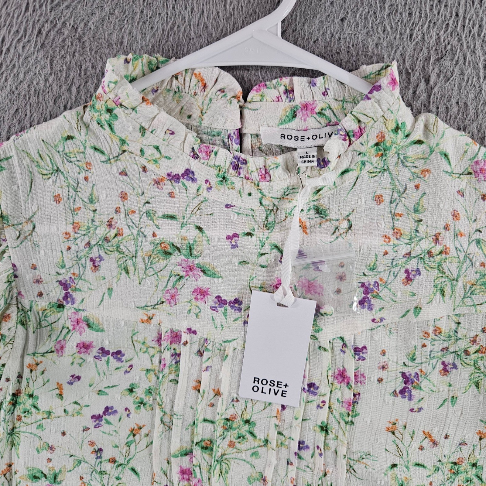 Rose + Olive Floral Flutter Sleeve Pintuck Blouse Ivory Purple Large NEW NWT