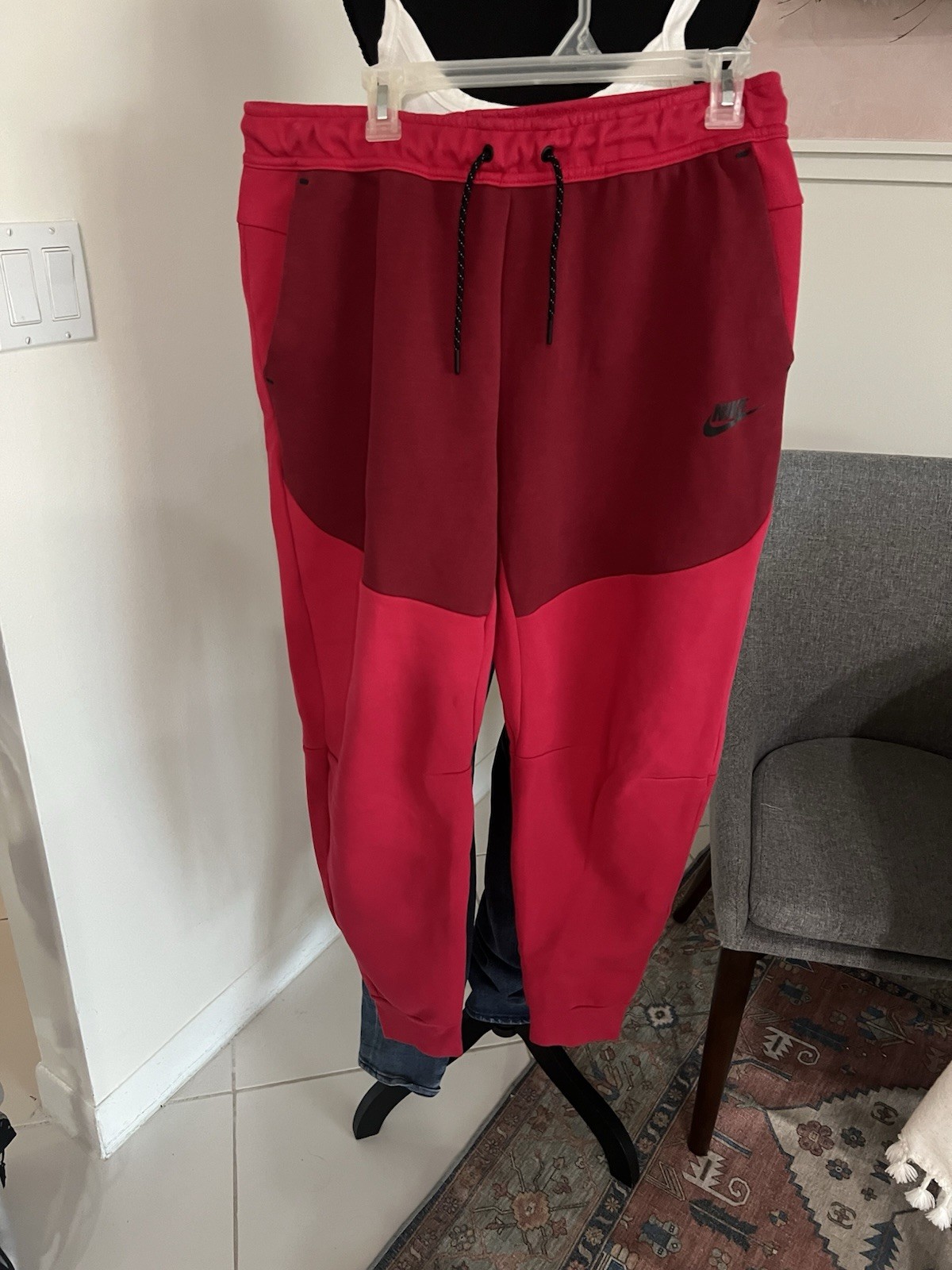 Nike Sportswear Men’s Tech Fleece Joggers Very Berry Red Black CU4495-643 Size L