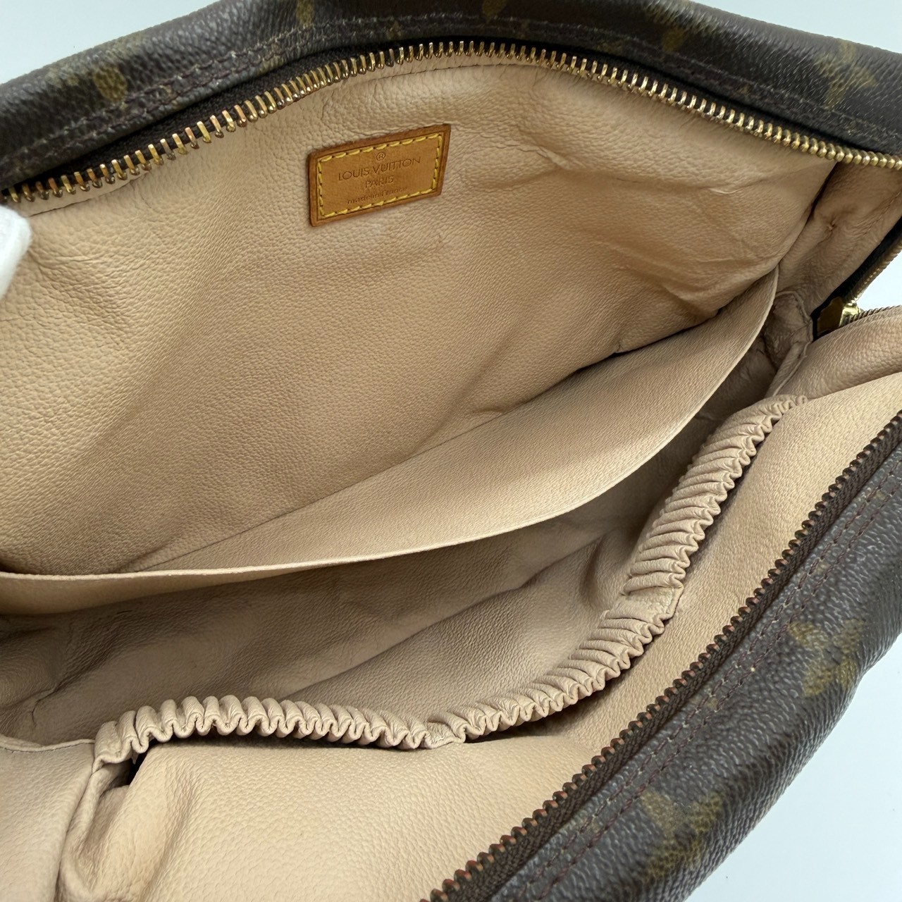 Auth Louis Vuitton Monogram Trousse Toilette 28 M47522 Clutch Bag　（E149）