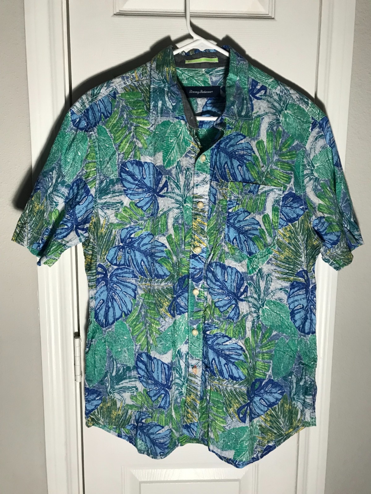 Tommy Bahama: 99% COTTON/ 1% SPANDEX SHORT SLEEVE GREEN/BLUE/WHITE: MEN MEDIUM