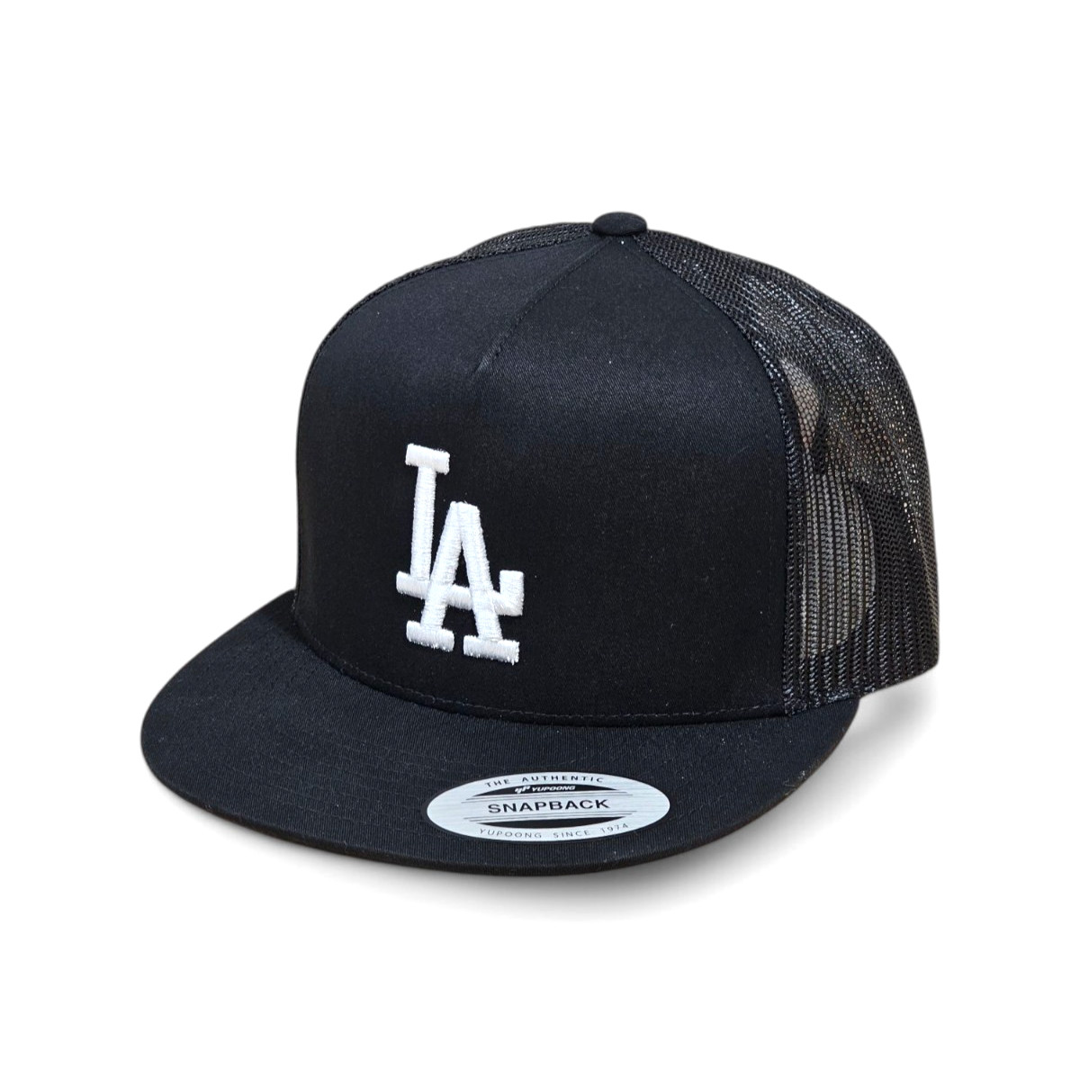3D LA WHITE Embroidered BLACK & BLACK Flat Bill Snapback Yupoong Trucker Hat NEW