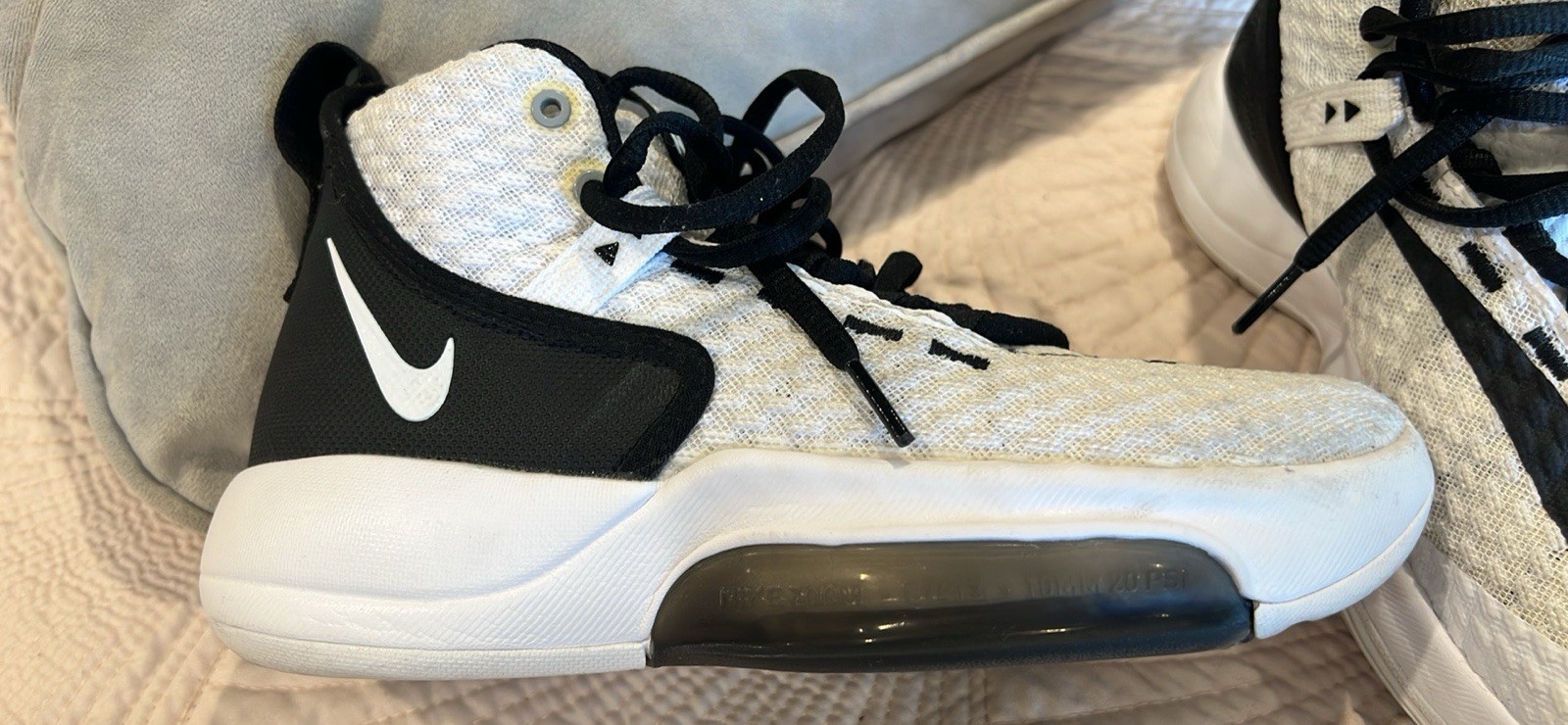 Nike Boys Basketball Low Top Lace-Up Sneakers White/Black US 4.5 BQ5468-100