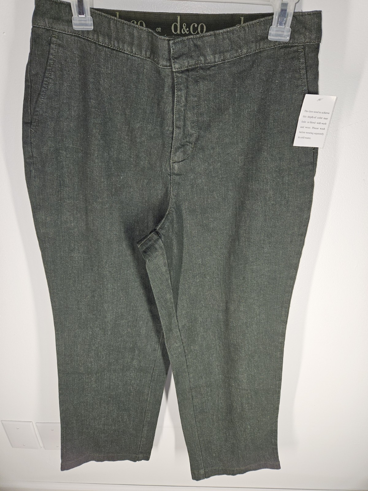 D & CO GREEN PANTS WOMENS SIZE 12 NWT 99% Cotton 1% Spandex
