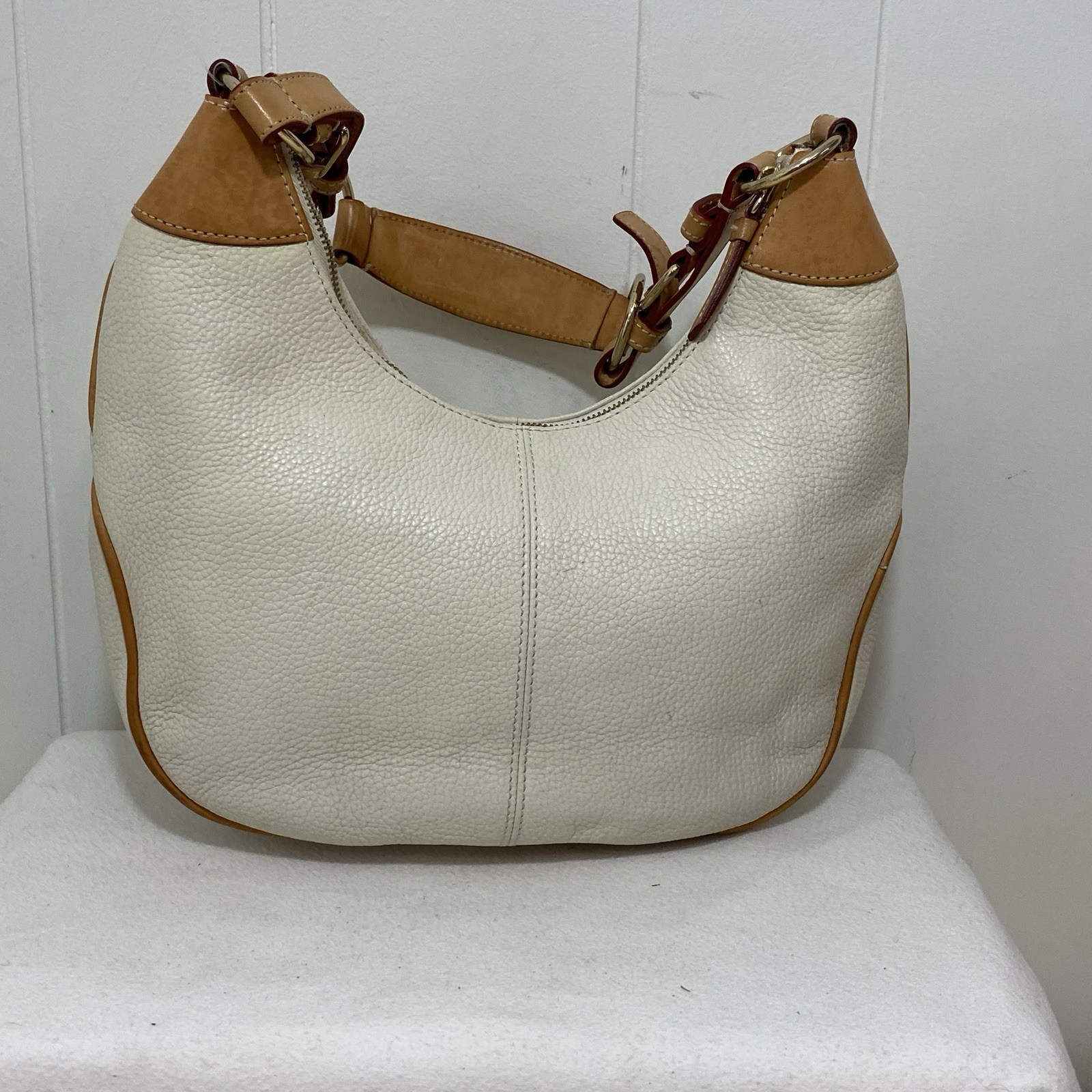 Vtg Dooney & Bourke Medium Hobo Bag Bone All Weather Leather Shoulder Handbag