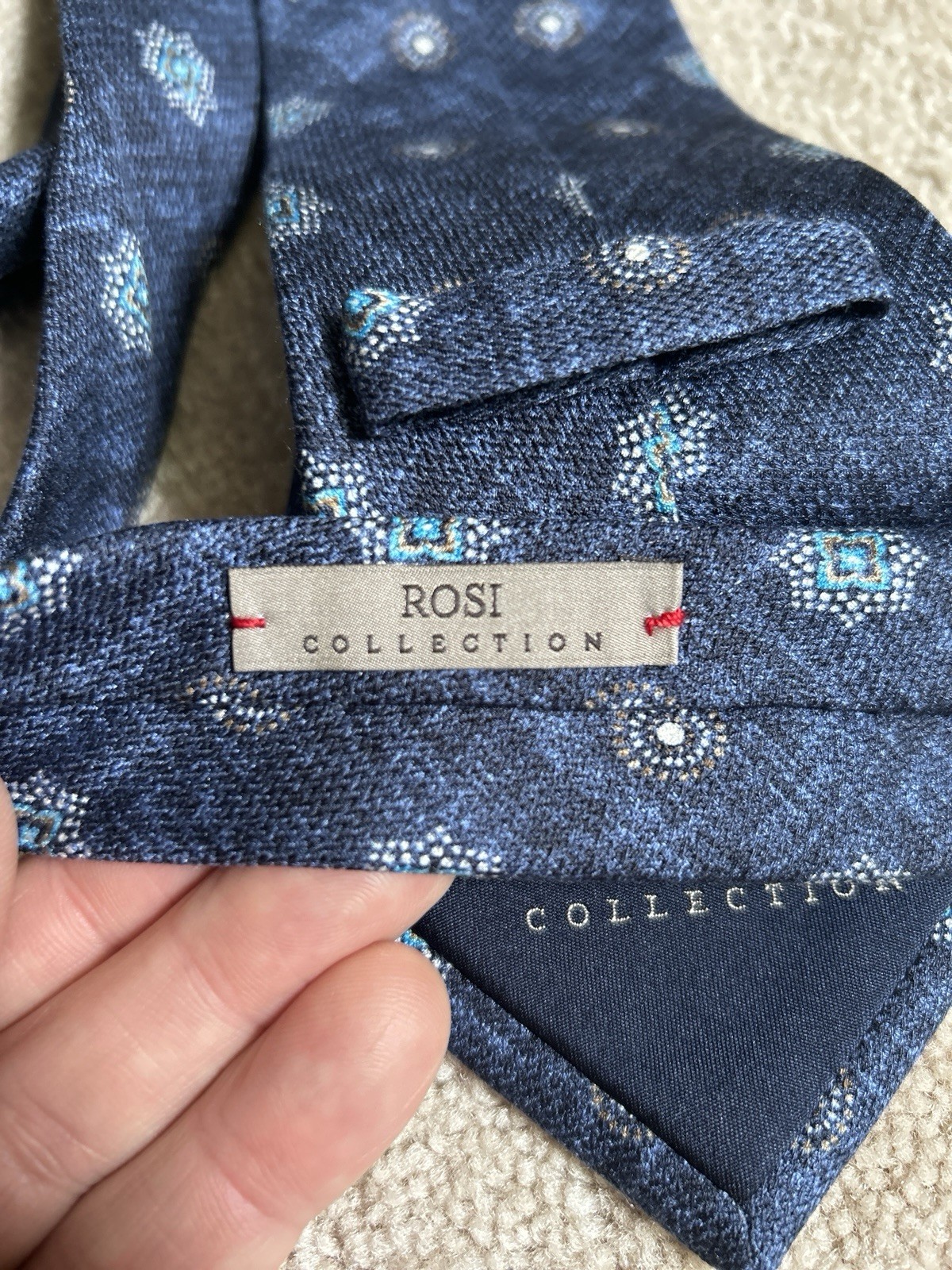 ROSI COLLECTION men’s tie – 100% silk – blue mix with medallions – 3 1/8″
