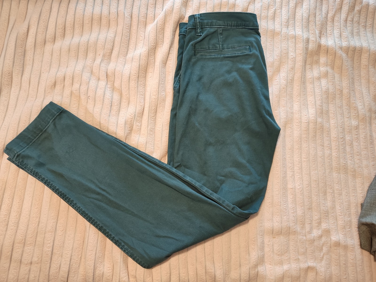 Men’s Levi’s Green Chino Pants. 32x 32. Worn Once. Discontinued 🔥
