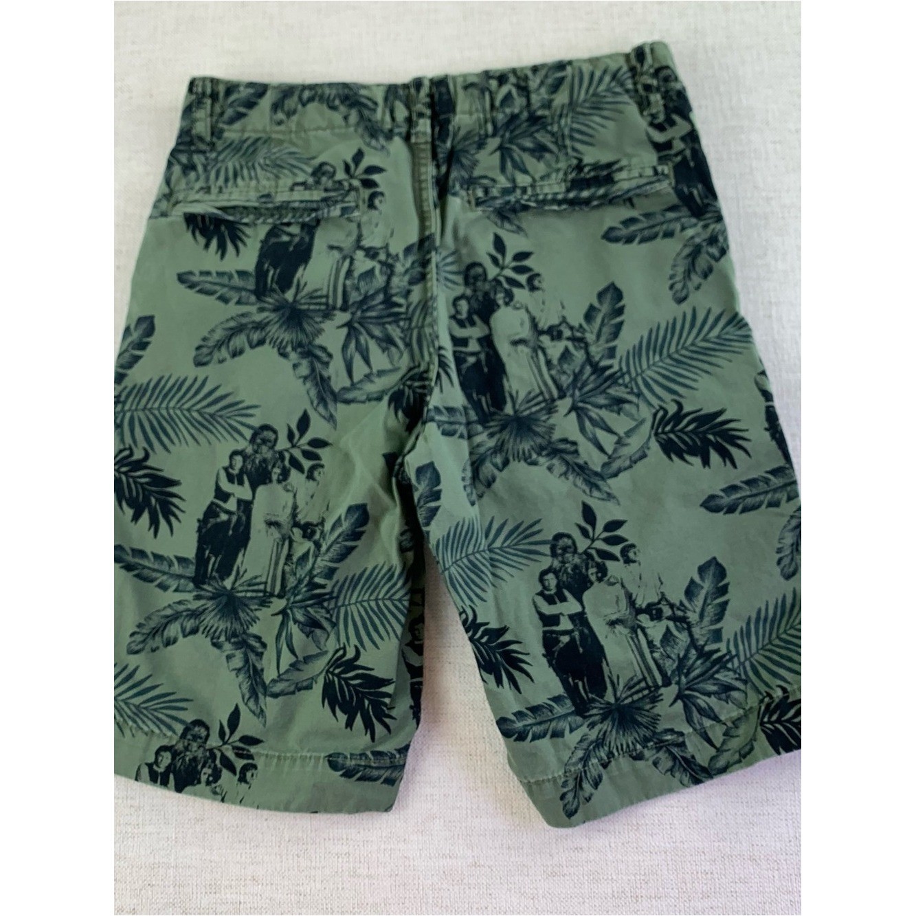 Gap Boy’s Star War printed cargo chino shorts in green black size 12